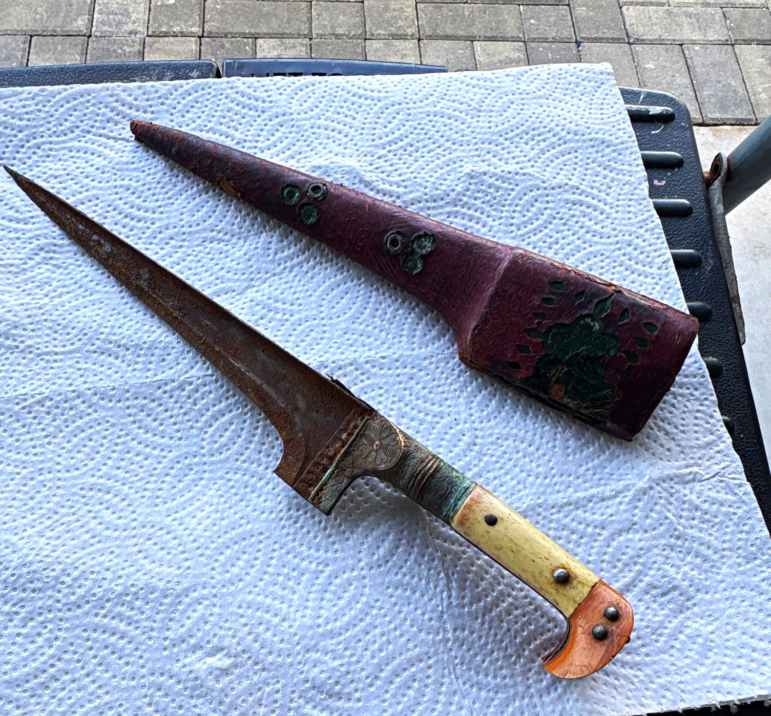 antique Afghan choora dagger or a closely related pesh-kabz antique Afghan choora dagger or a closely related pesh-kabz