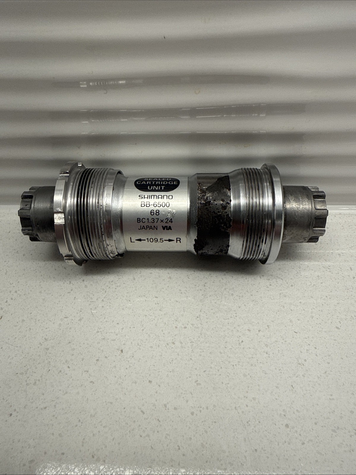 Vintage Shimano BB-M952 XTR Bottom Bracket 109.5mm Spindle Octalink SMOOTH Vintage Shimano BB-M952 XTR Bottom Bracket 109.5mm Spindle Octalink SMOOTH