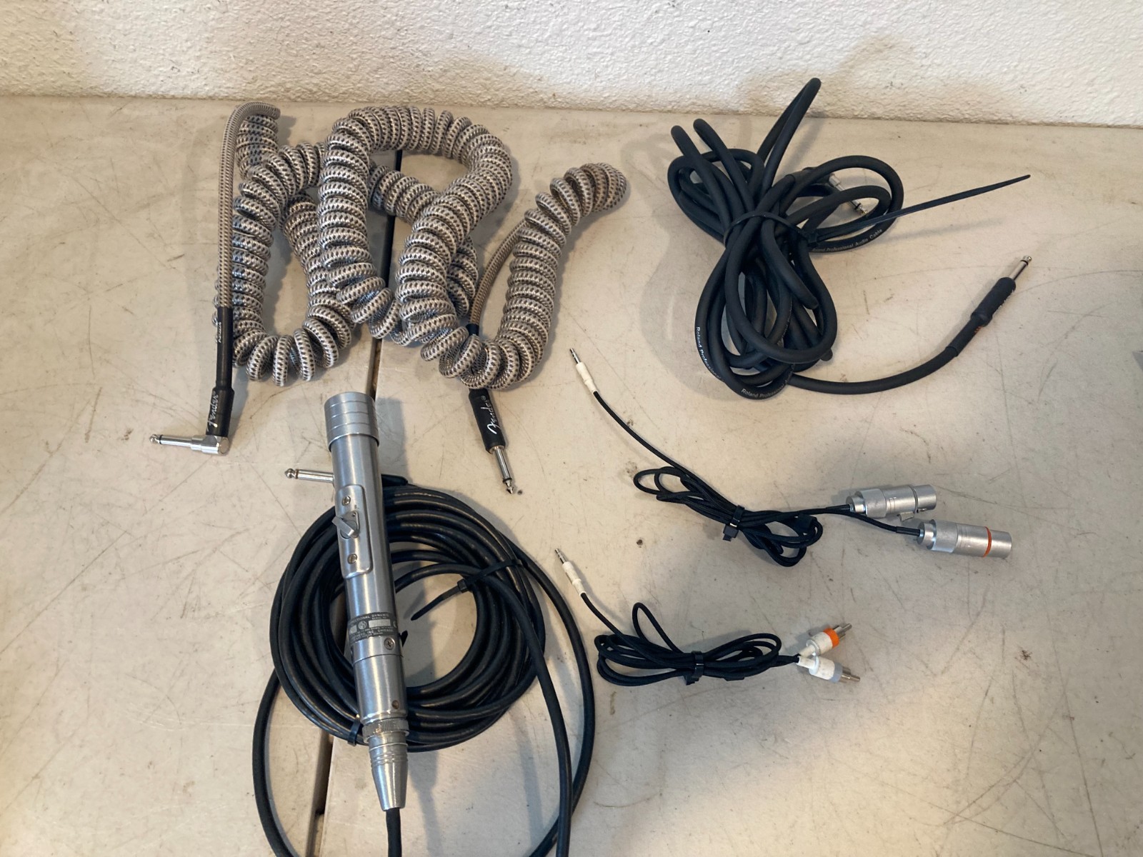 Vintage Shure 525 Omnidirectional Dynamic Microphone w/ Cables Adapters USA Vintage Shure 525 Omnidirectional Dynamic Microphone w/ Cables Adapters USA