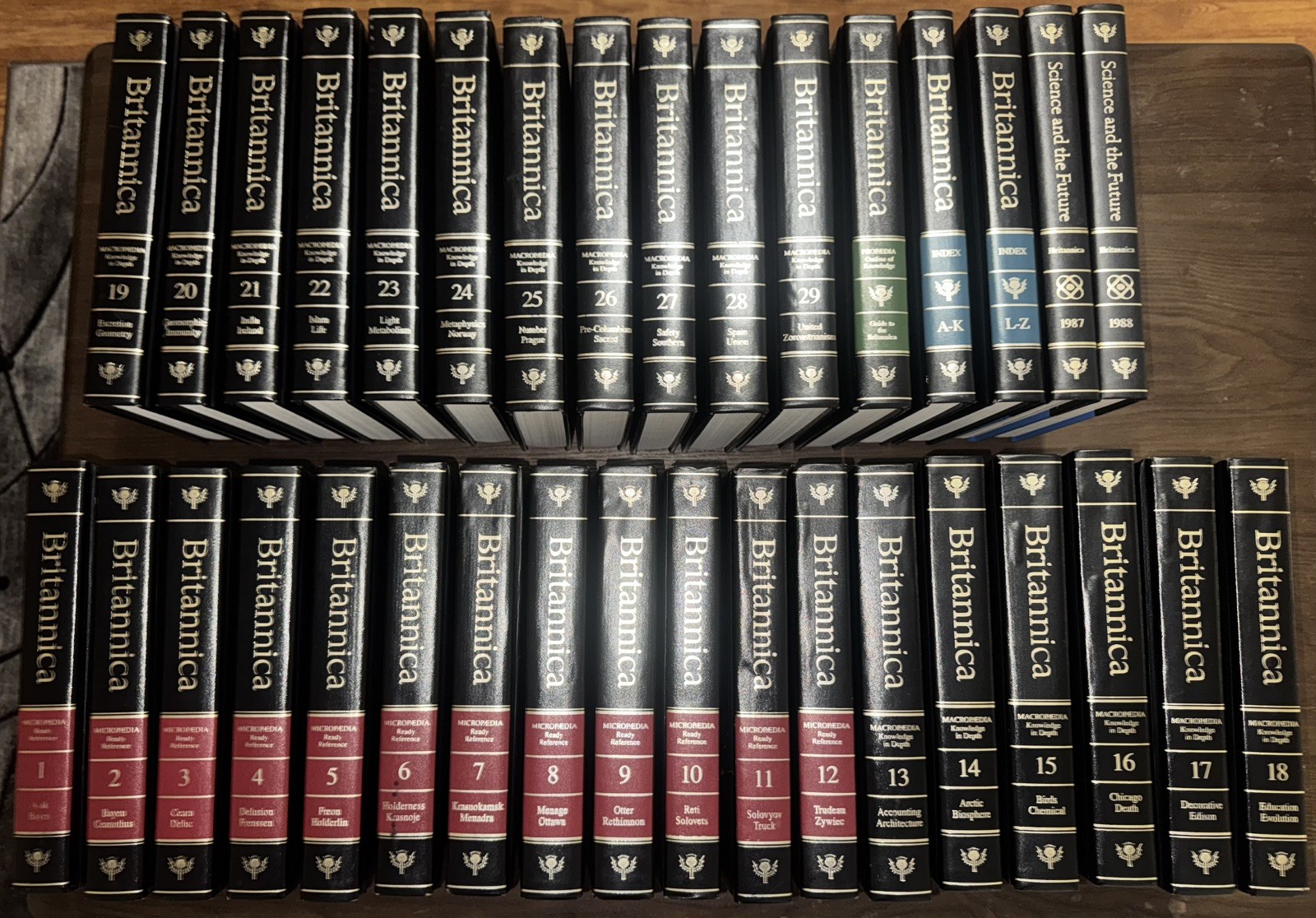 1986 Encyclopedia Britannica 15th Edition 34 Vol Deluxe Leather Bound + Science 1986 Encyclopedia Britannica 15th Edition 34 Vol Deluxe Leather Bound + Science