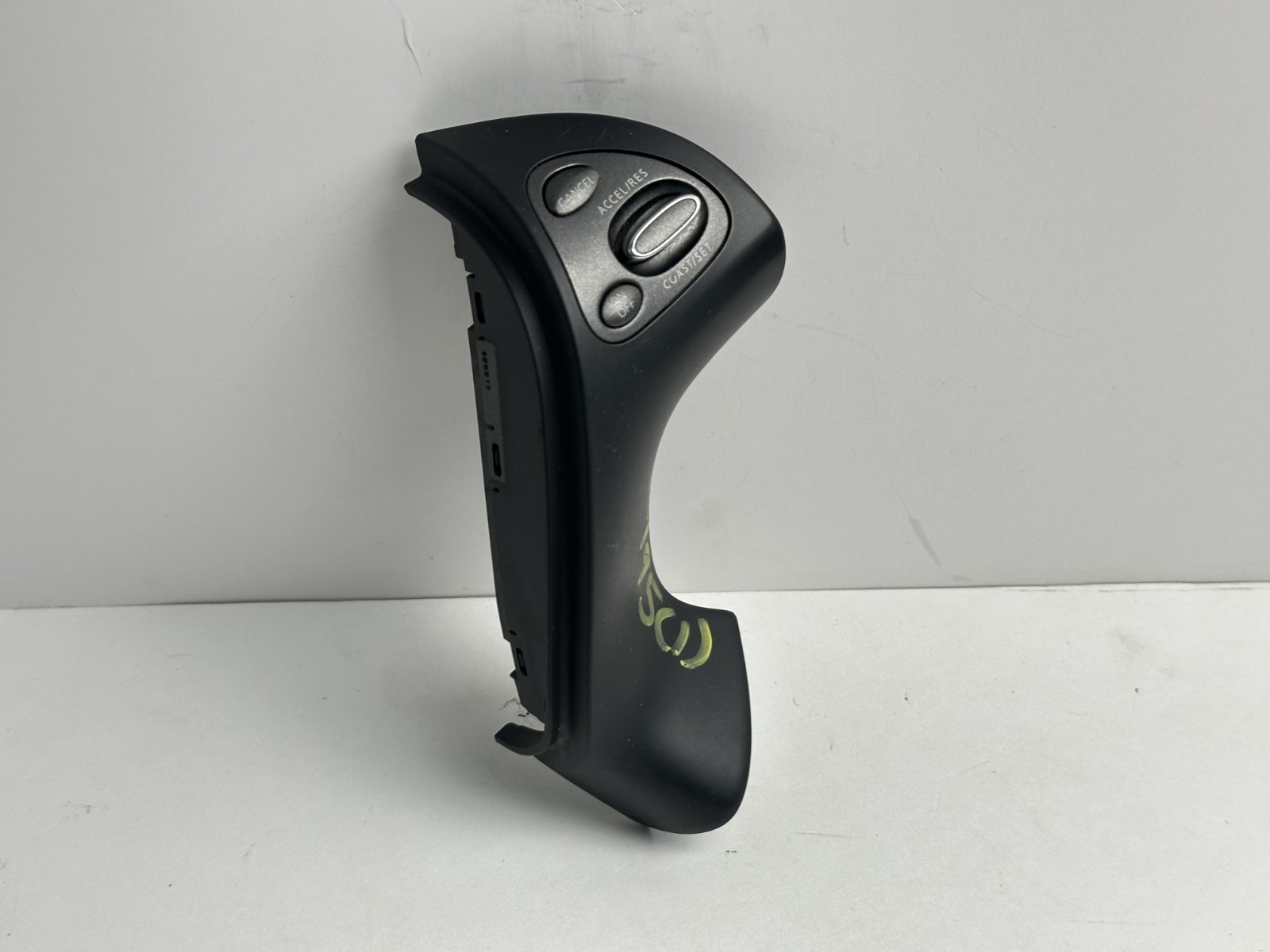 2013-2016 NISSAN PATHFINDER STEERING WHEEL  CRUISE CONTROL SWITCH OEM  25550-3KA