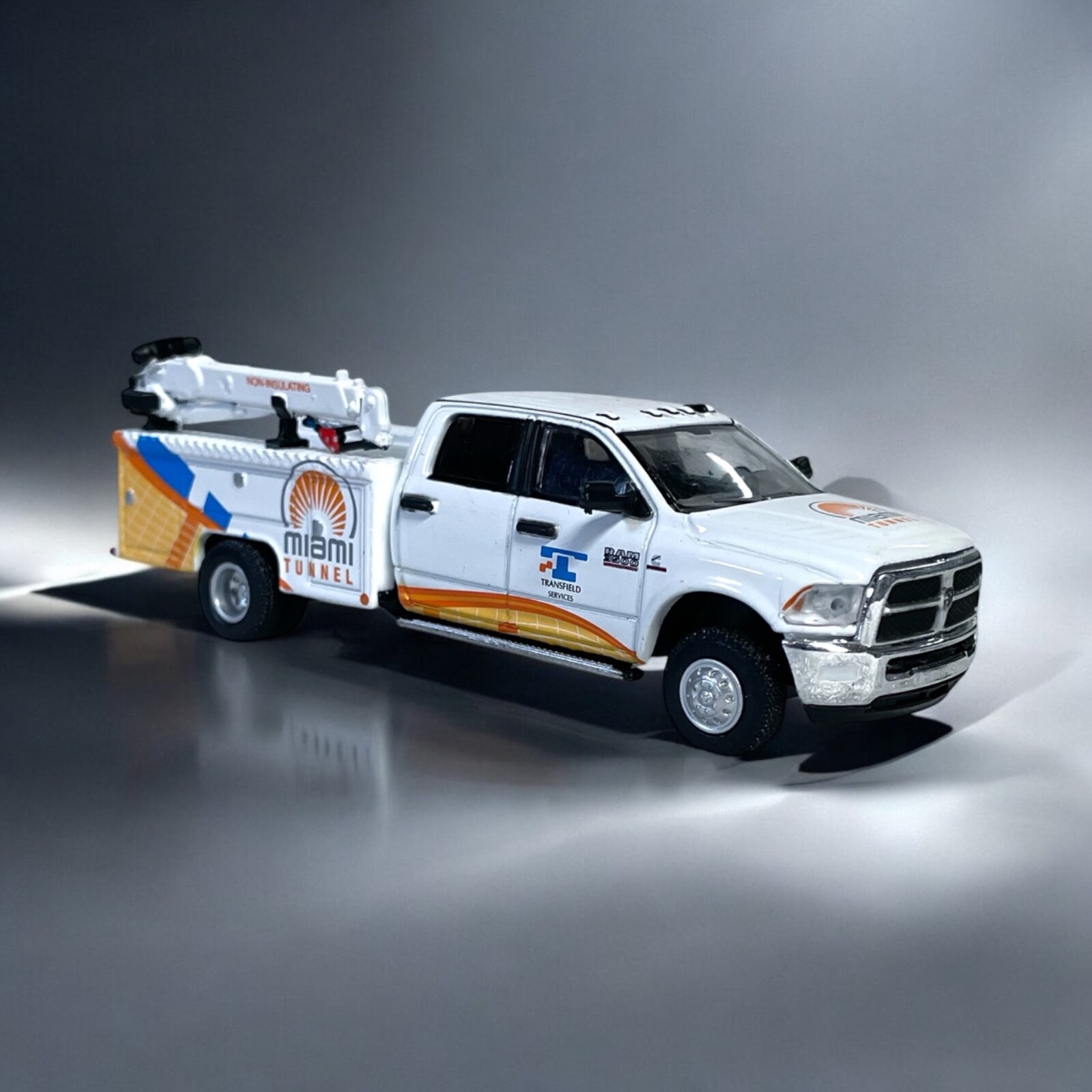 GreenLight 2015 Dodge RAM 3500 Crane Truck Port of Miami Tunnel Die Cast 1:64 GreenLight 2015 Dodge RAM 3500 Crane Truck Port of Miami Tunnel Die Cast 1:64