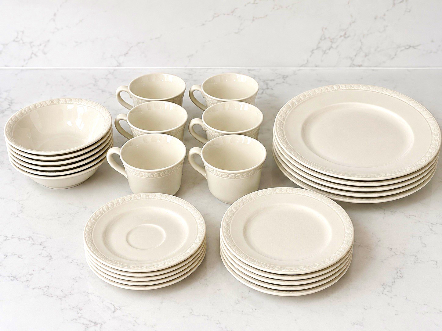 Vintage Wedgwood Hedge Rose 30 Pc Dinnerware Set Service for 6 England 1960s Vintage Wedgwood Hedge Rose 30 Pc Dinnerware Set Service for 6 England 1960s