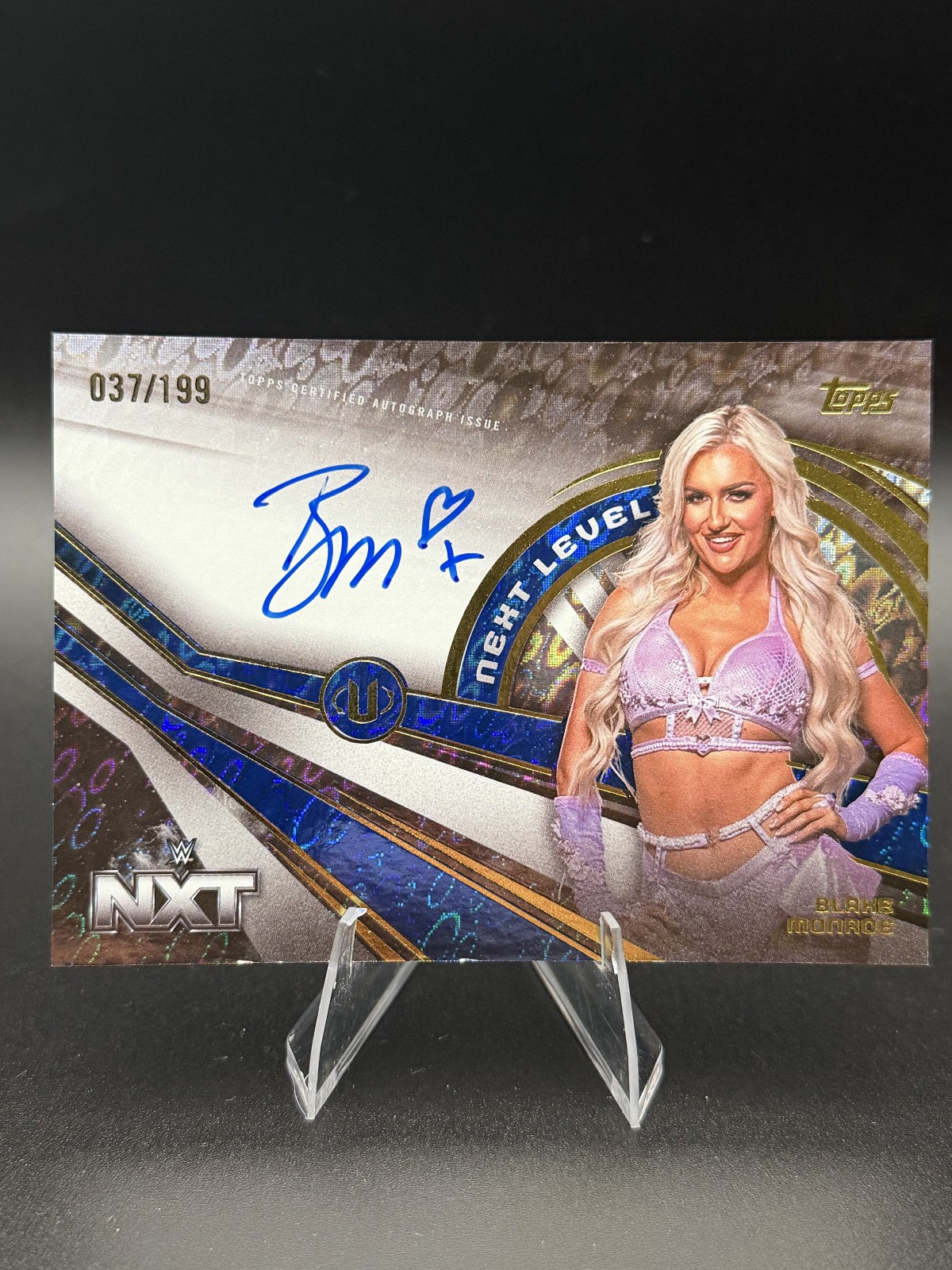 2026 WWE Topps Universe BLAKE MONROE Next Level Autographs Blue Pulse Auto /199 2026 WWE Topps Universe BLAKE MONROE Next Level Autographs Blue Pulse Auto /199