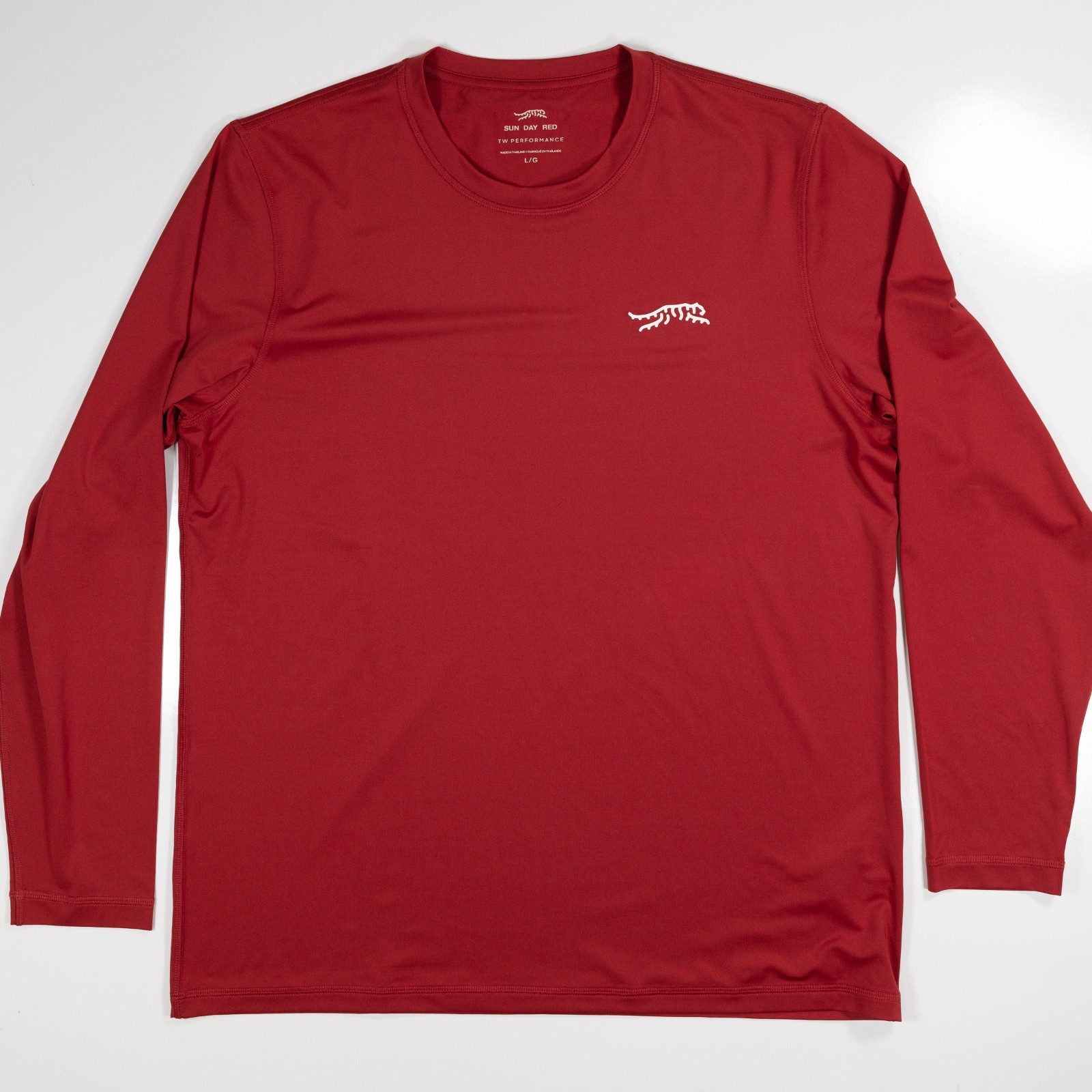 Sun Day Red Performance Long Sleeve Tech Tee Sunday Red Large Tiger Woods NWOT Sun Day Red Performance Long Sleeve Tech Tee Sunday Red Large Tiger Woods NWOT