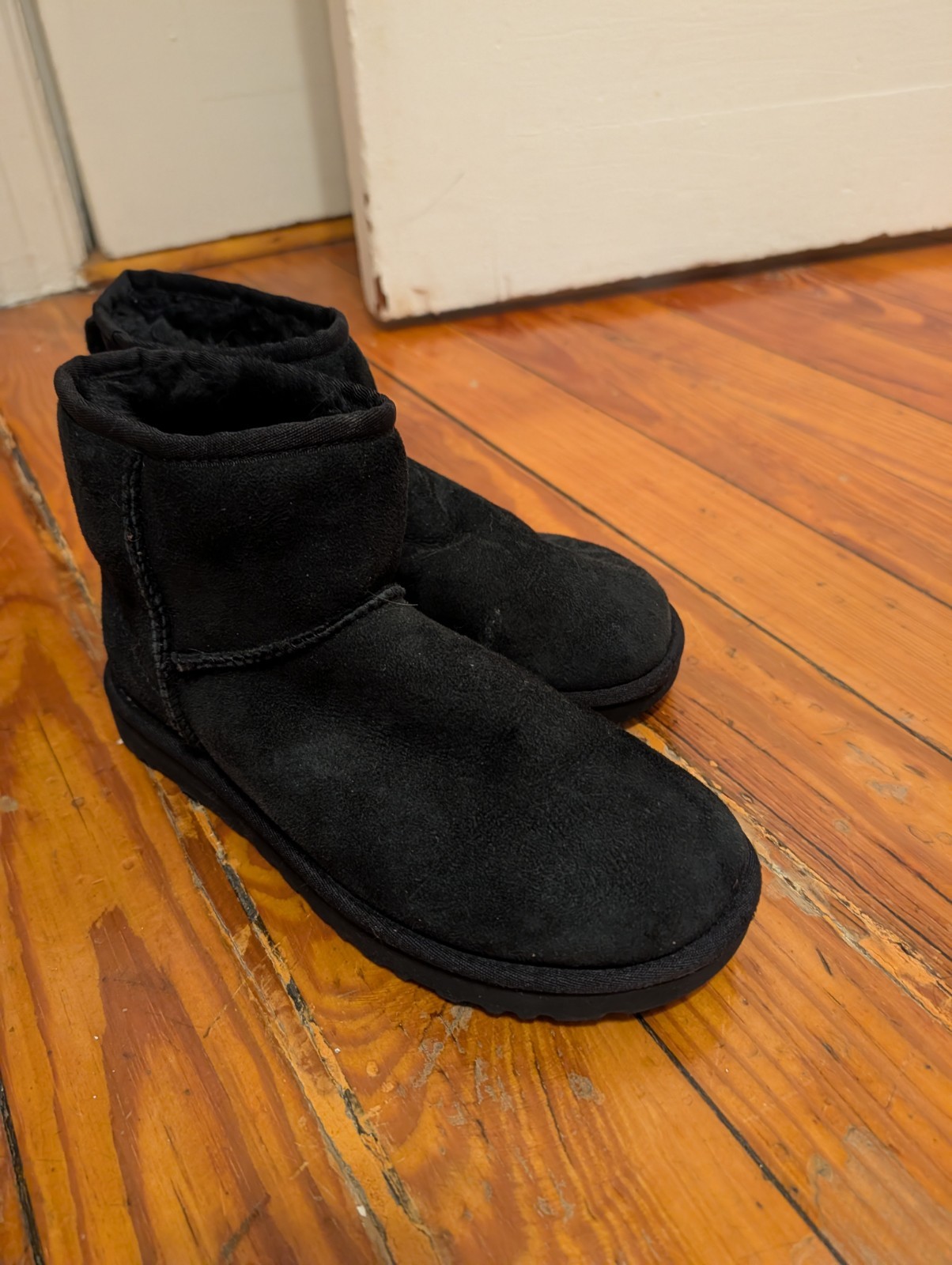 UGG Classic Mini II Black Suede Boots Women\'s Size 8 UGG Classic Mini II Black Suede Boots Women\'s Size 8