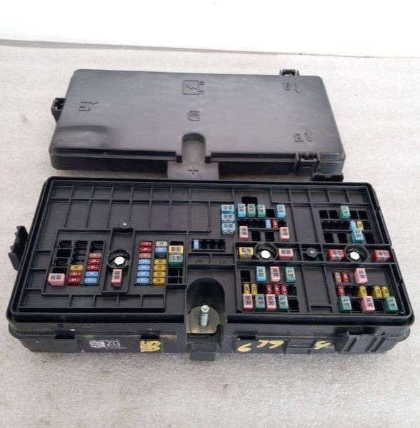 2020-2024 Ford Explorer Engine Fuse Box OEM