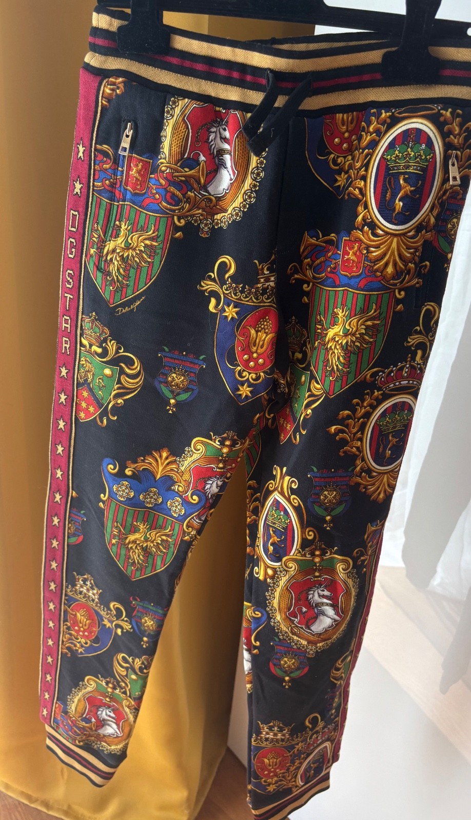 NWT Dolce & Gabbana Boys Baroque Crest Tracksuit Pants Sweatpants Size 11/12 Y NWT Dolce & Gabbana Boys Baroque Crest Tracksuit Pants Sweatpants Size 11/12 Y