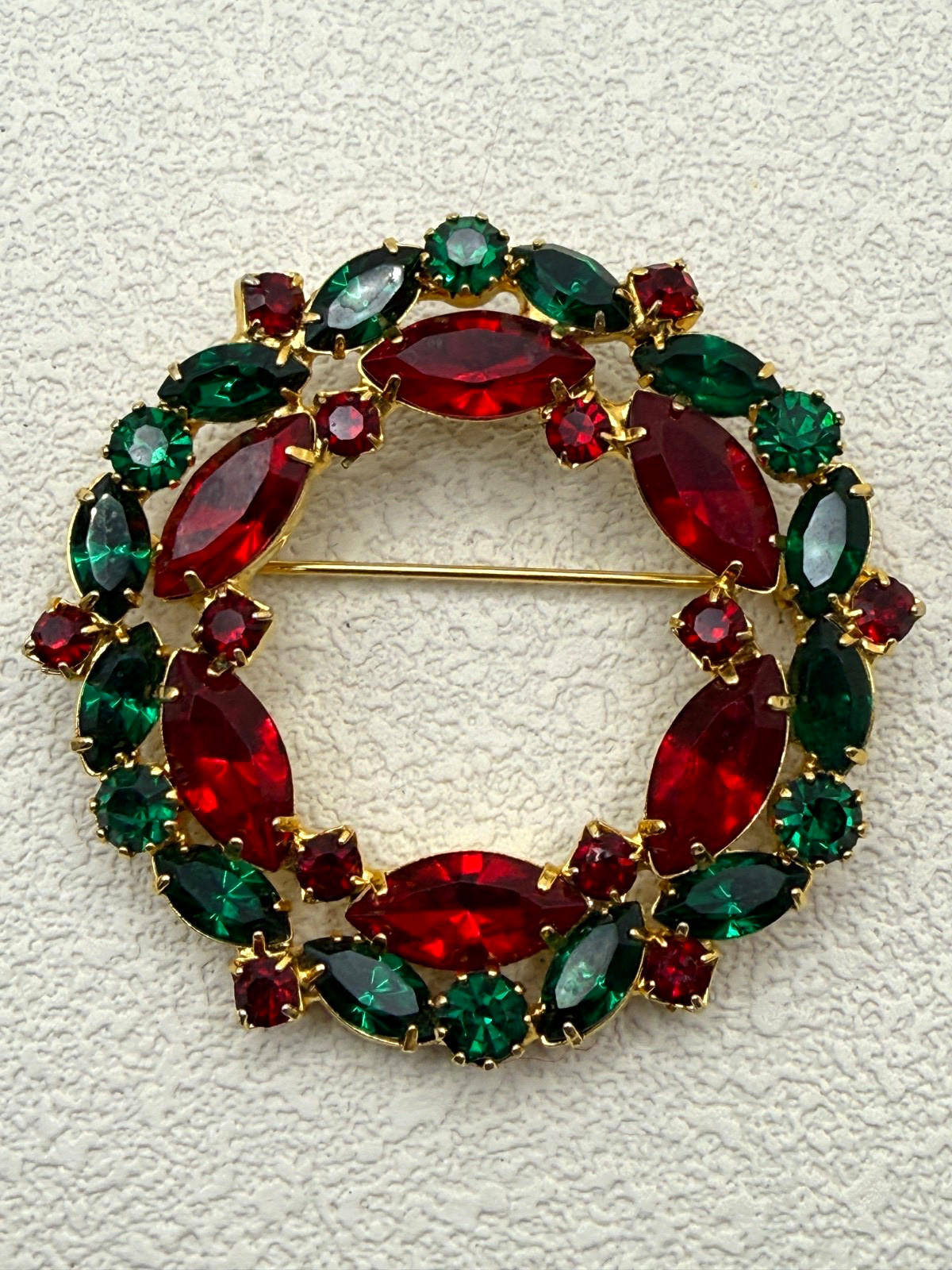 Vintage Eisenberg Ice Christmas Wreath Green Red Rhinestones Gold Tone Sparkling Vintage Eisenberg Ice Christmas Wreath Green Red Rhinestones Gold Tone Sparkling
