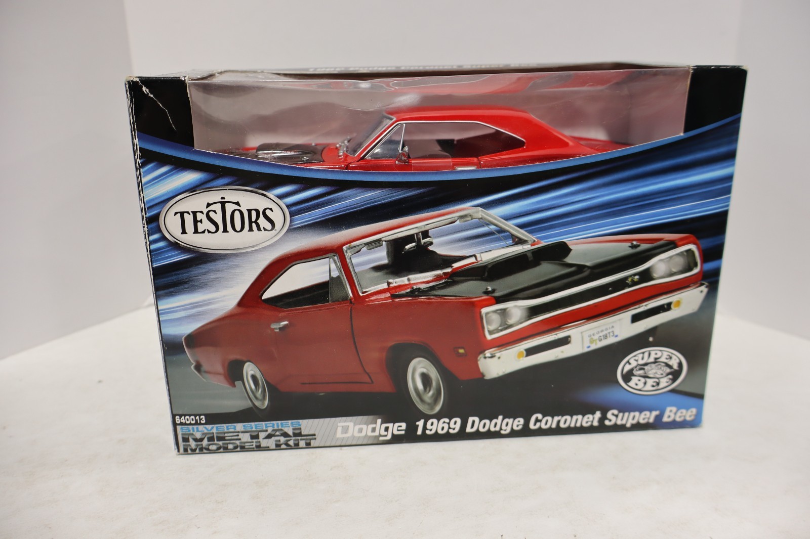 Testors Dodge 1969 Dodge Coronet Super Bee Metal Model Kit 640013 BOX WEAR Testors Dodge 1969 Dodge Coronet Super Bee Metal Model Kit 640013 BOX WEAR