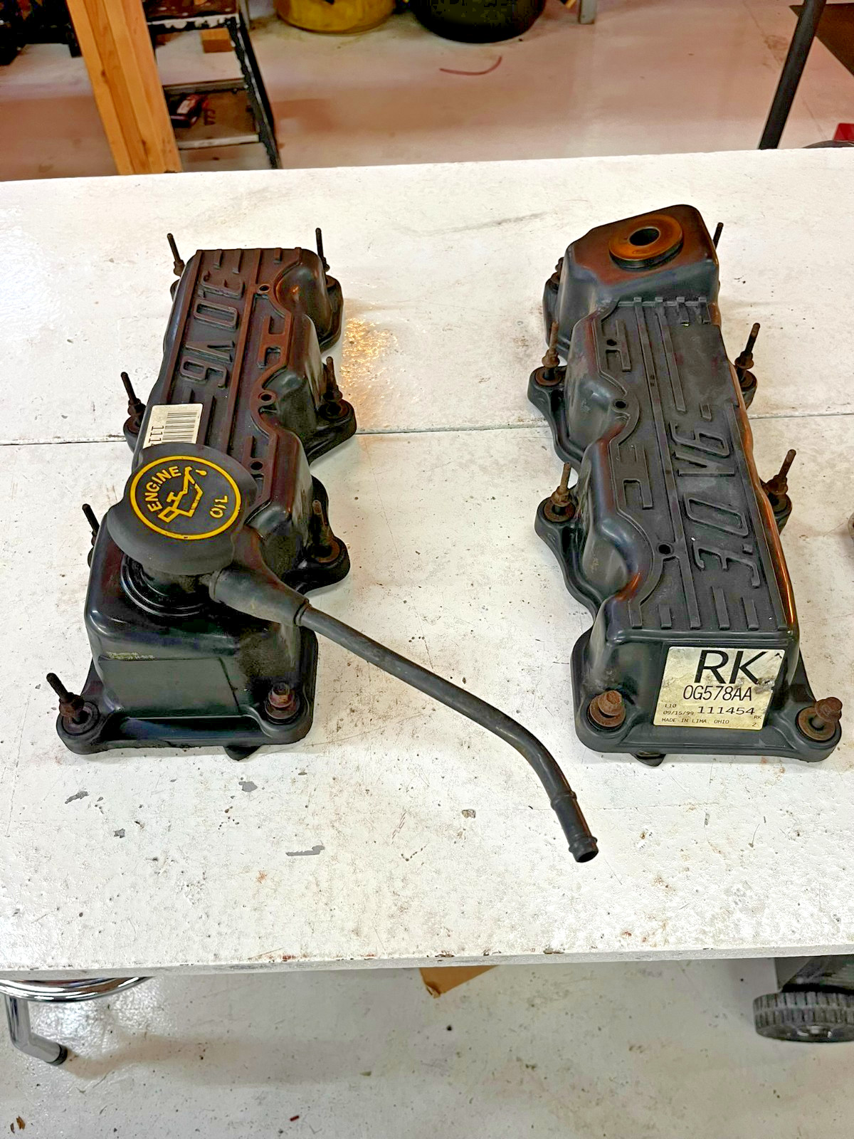 1996-2001 Ford Ranger 3.0L V6  - Valve Cover Set Pair OEM -  in US