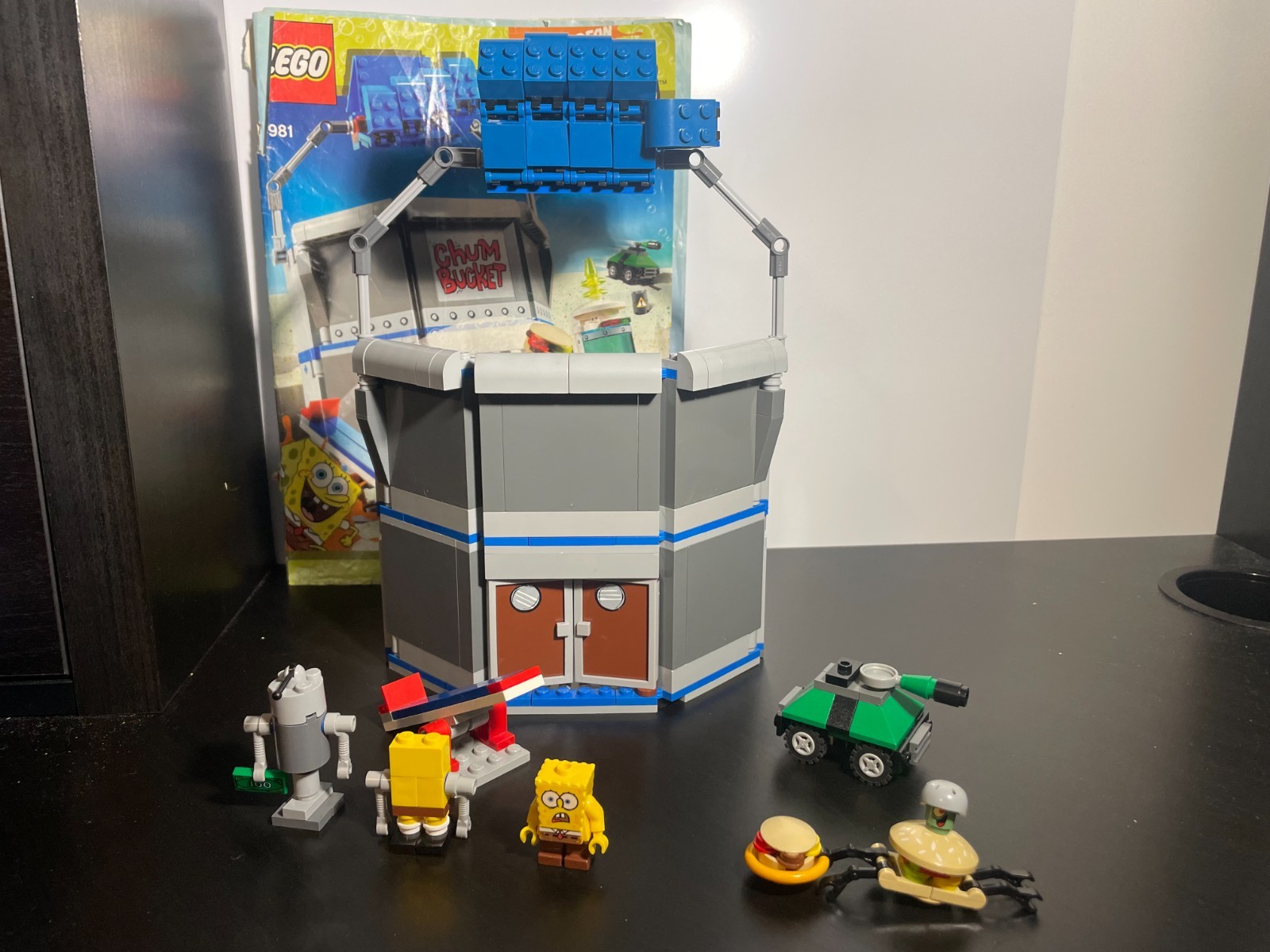 LEGO SpongeBob SquarePants: The Chum Bucket (4981) - Missing Stickers LEGO SpongeBob SquarePants: The Chum Bucket (4981) - Missing Stickers