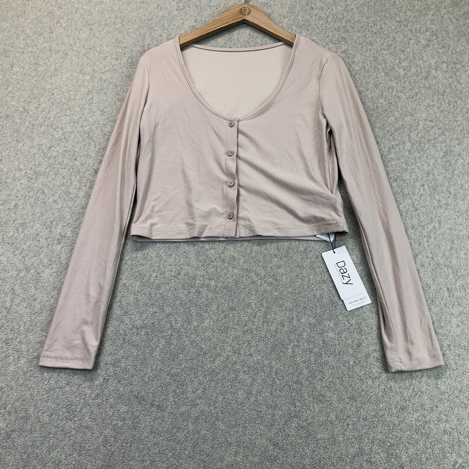 NWT Dazy Women’s Medium Beige Long-Sleeve Cropped Button-Front Top