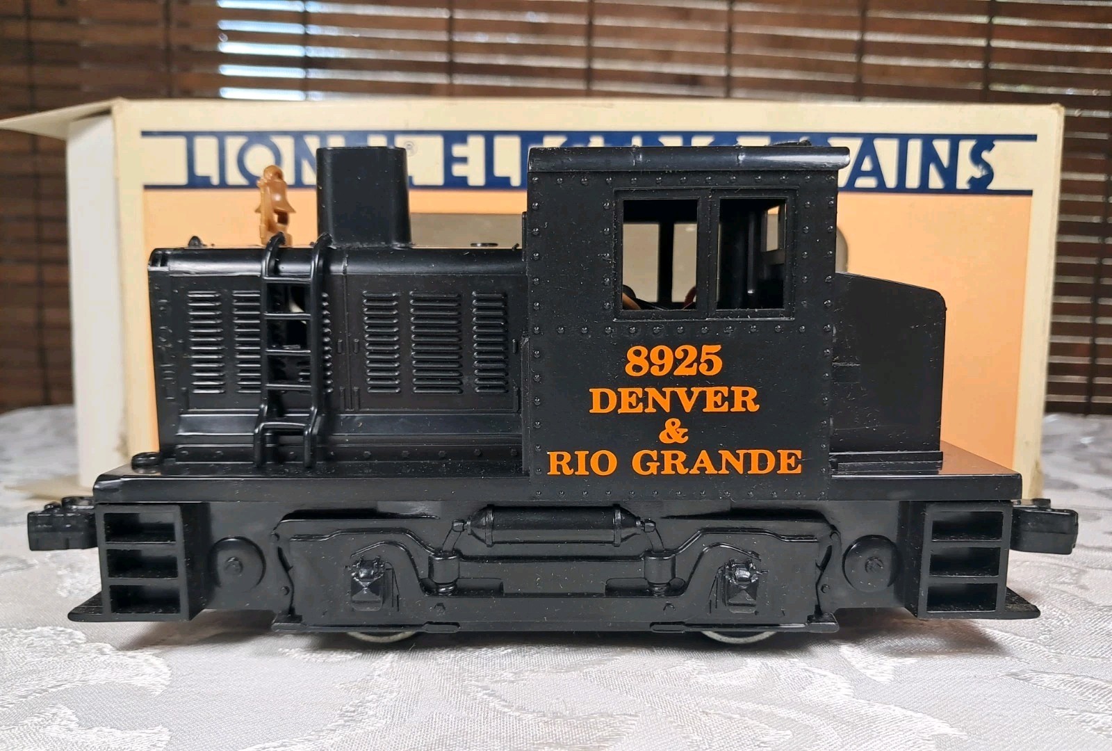 Lionel 18925 Denver Rio Grande Industrial Switcher Engine Diesel O27 Gauge Train Lionel 18925 Denver Rio Grande Industrial Switcher Engine Diesel O27 Gauge Train