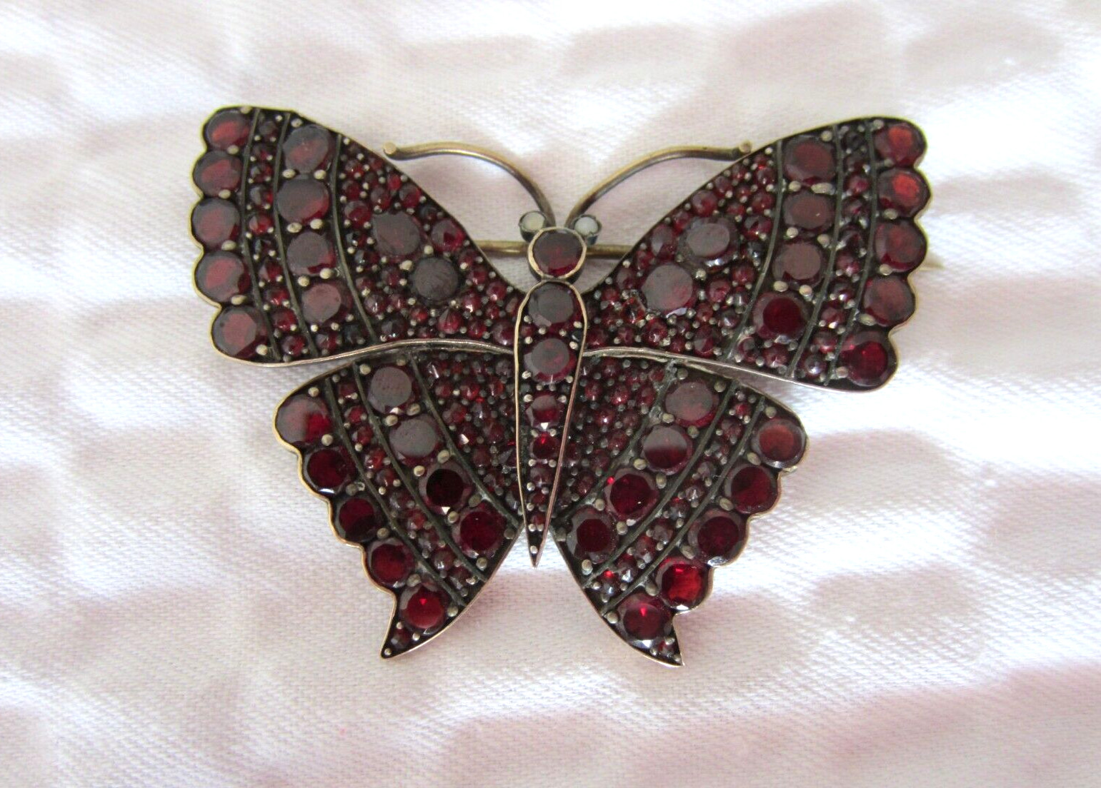 ANTIQUE LOVELY LARGE BOHEMIAN RED GARNET BUTTERFLY SILVER BROOCH