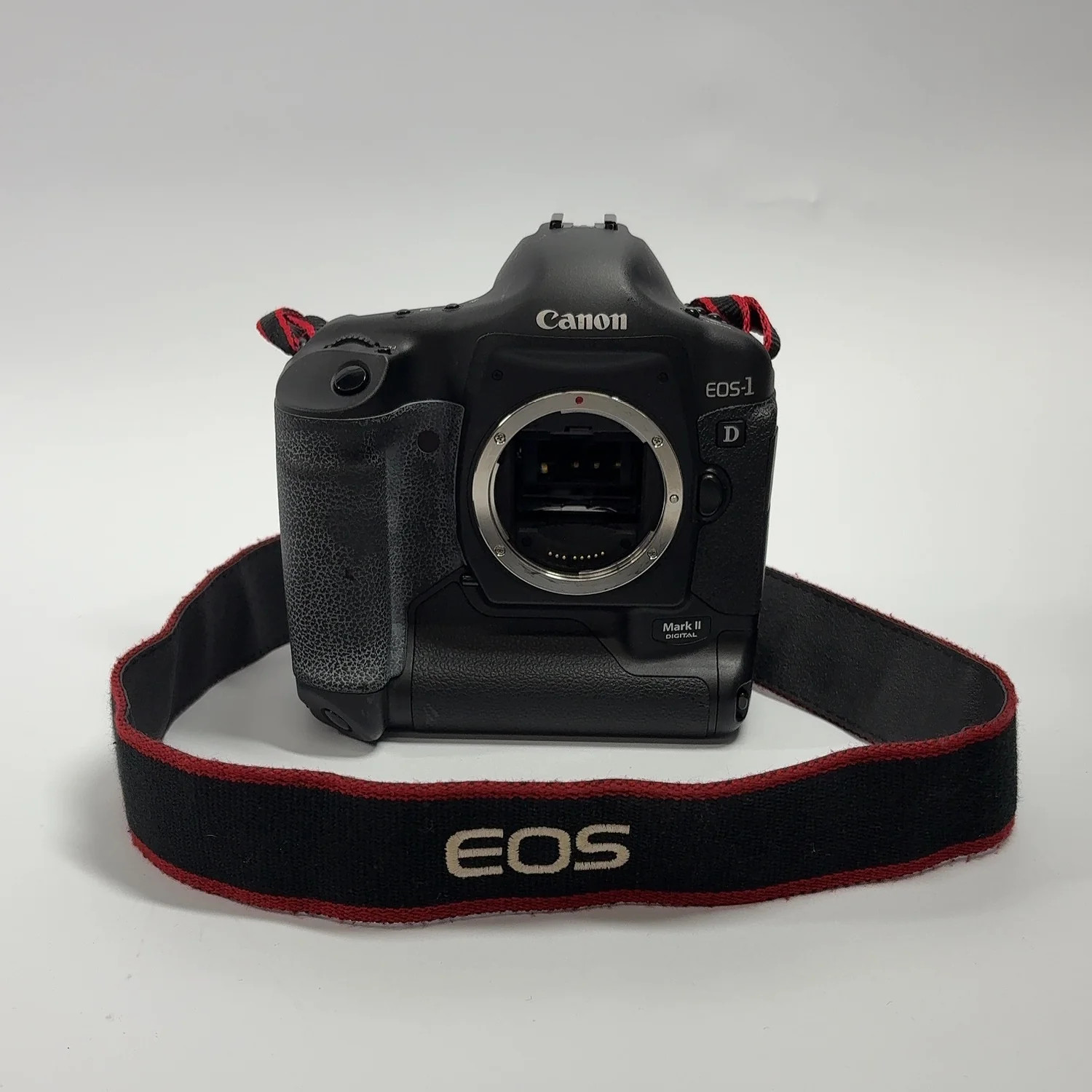 Canon EOS 1D Mark II 8.2MP Digital SLR DSLR Camera