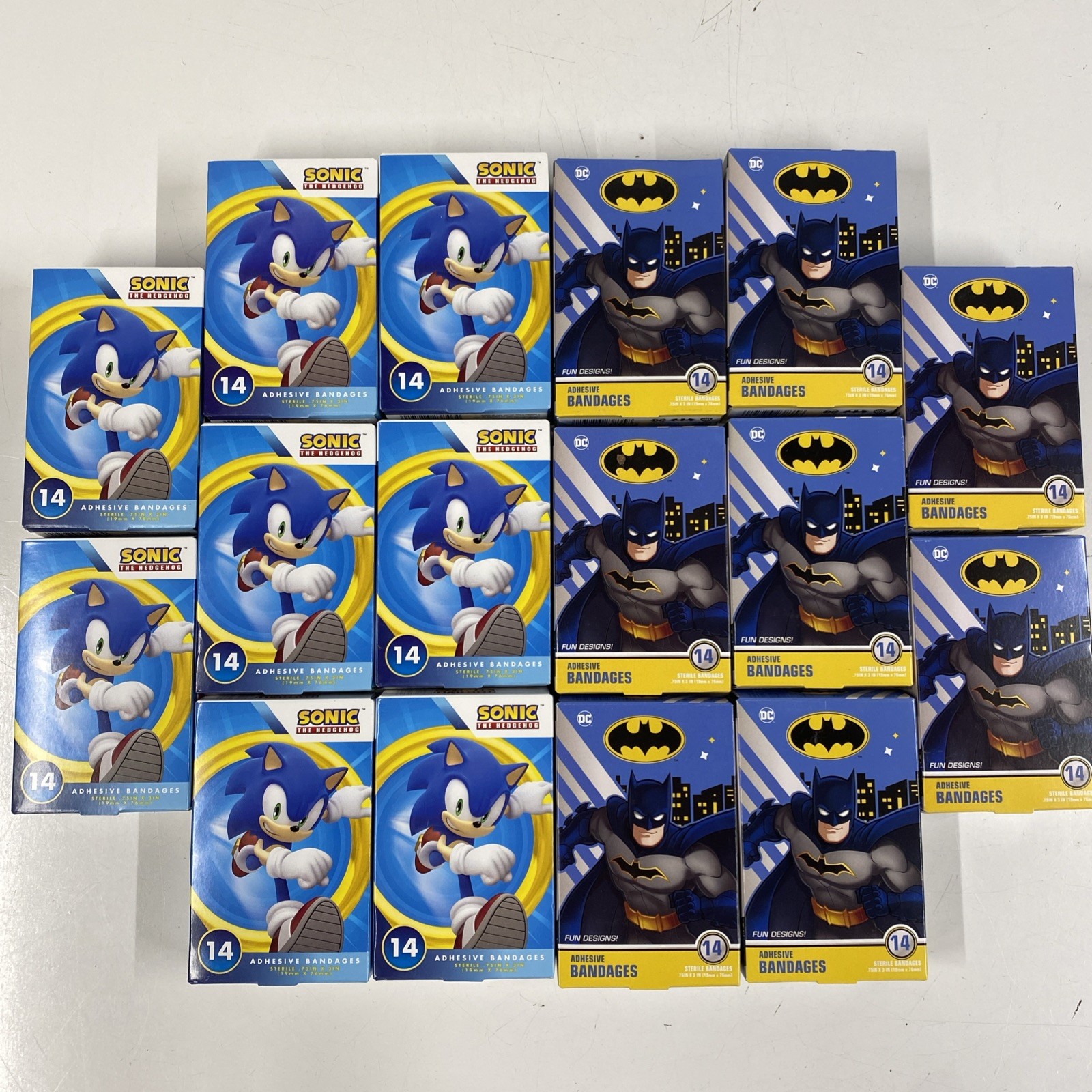 LOT x224 Batman + Sonic the Hedgehog Adhesive Bandages band-aid TYPE LOT x224 Batman + Sonic the Hedgehog Adhesive Bandages band-aid TYPE
