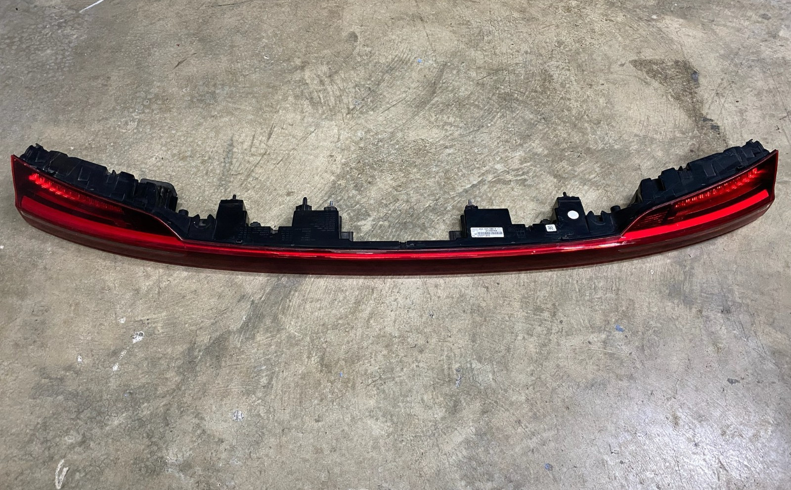 2019-2021 Audi E-Tron Tailgate Rear Center LED Tail Light Lamp OEM 4KE 945 095 E
