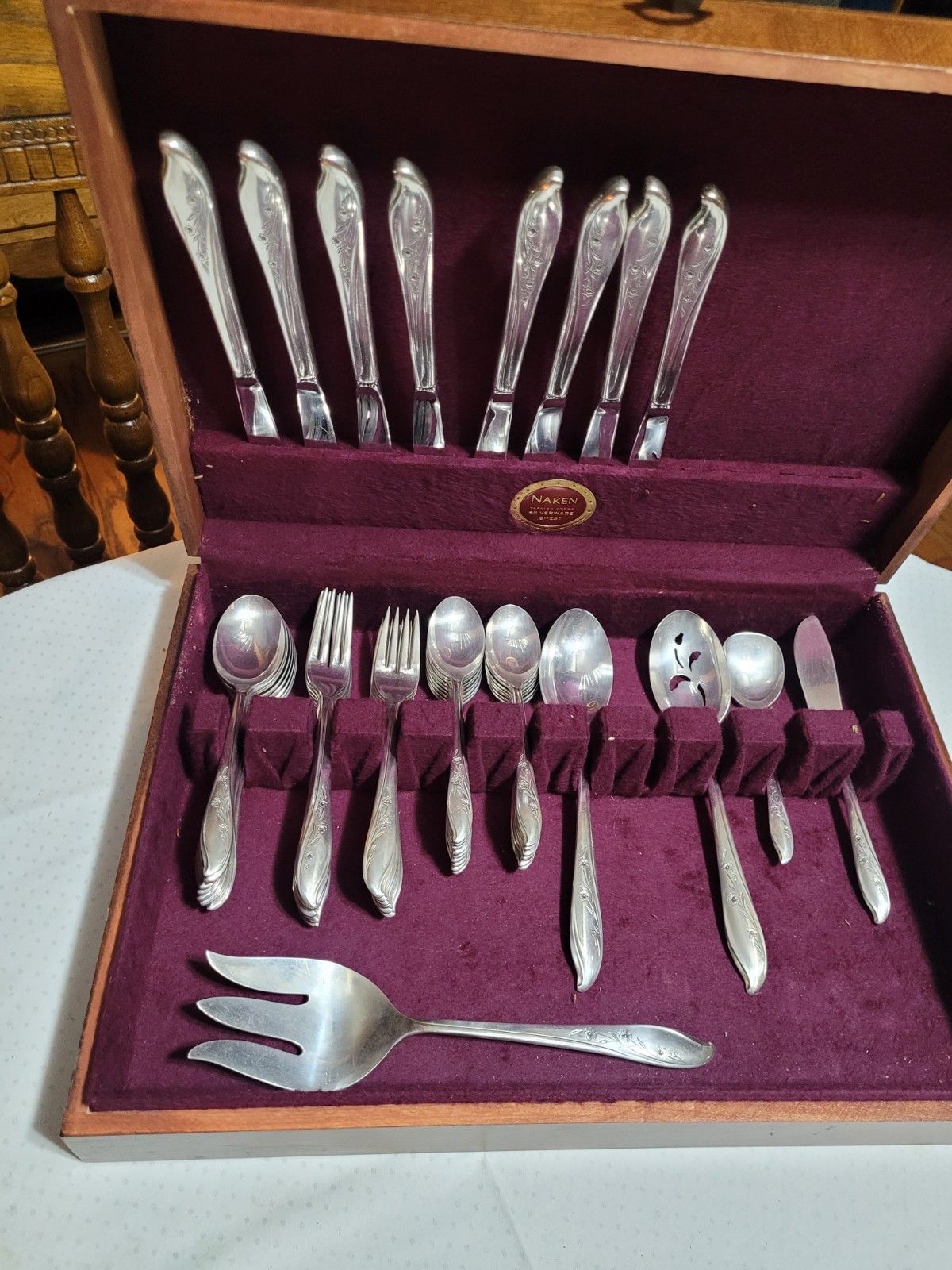 1847 Rogers bros. Springtime Pattern Silverplate ware 1957 50 pcs. and case 1847 Rogers bros. Springtime Pattern Silverplate ware 1957 50 pcs. and case
