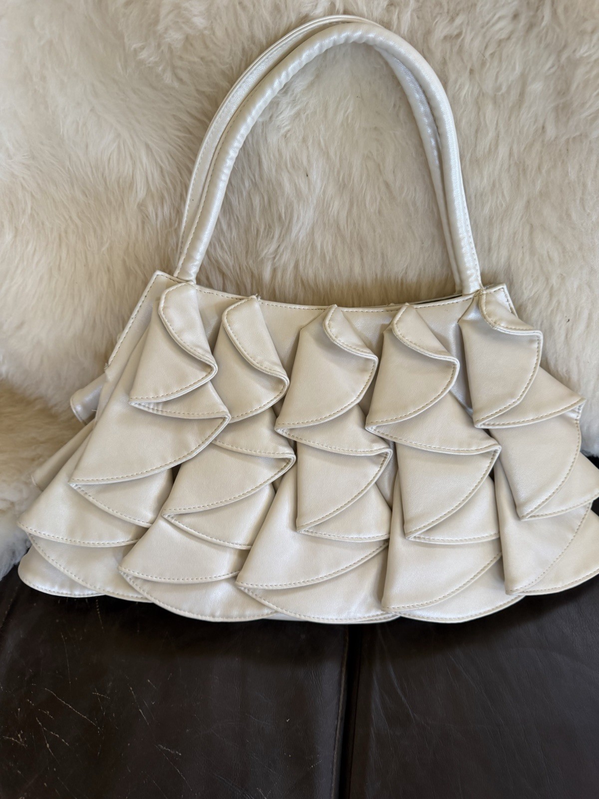 Vtg SONDRA ROBERTS Pearl White Ruffle Leather Small Evening Purse Bag 9\ Vtg SONDRA ROBERTS Pearl White Ruffle Leather Small Evening Purse Bag 9\