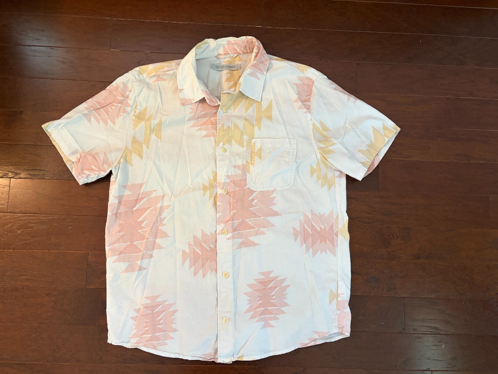 Outerknown Mens Medium Short Sleeve button-up Shirt - White Southwestern Pattern Outerknown Mens Medium Short Sleeve button-up Shirt - White Southwestern Pattern