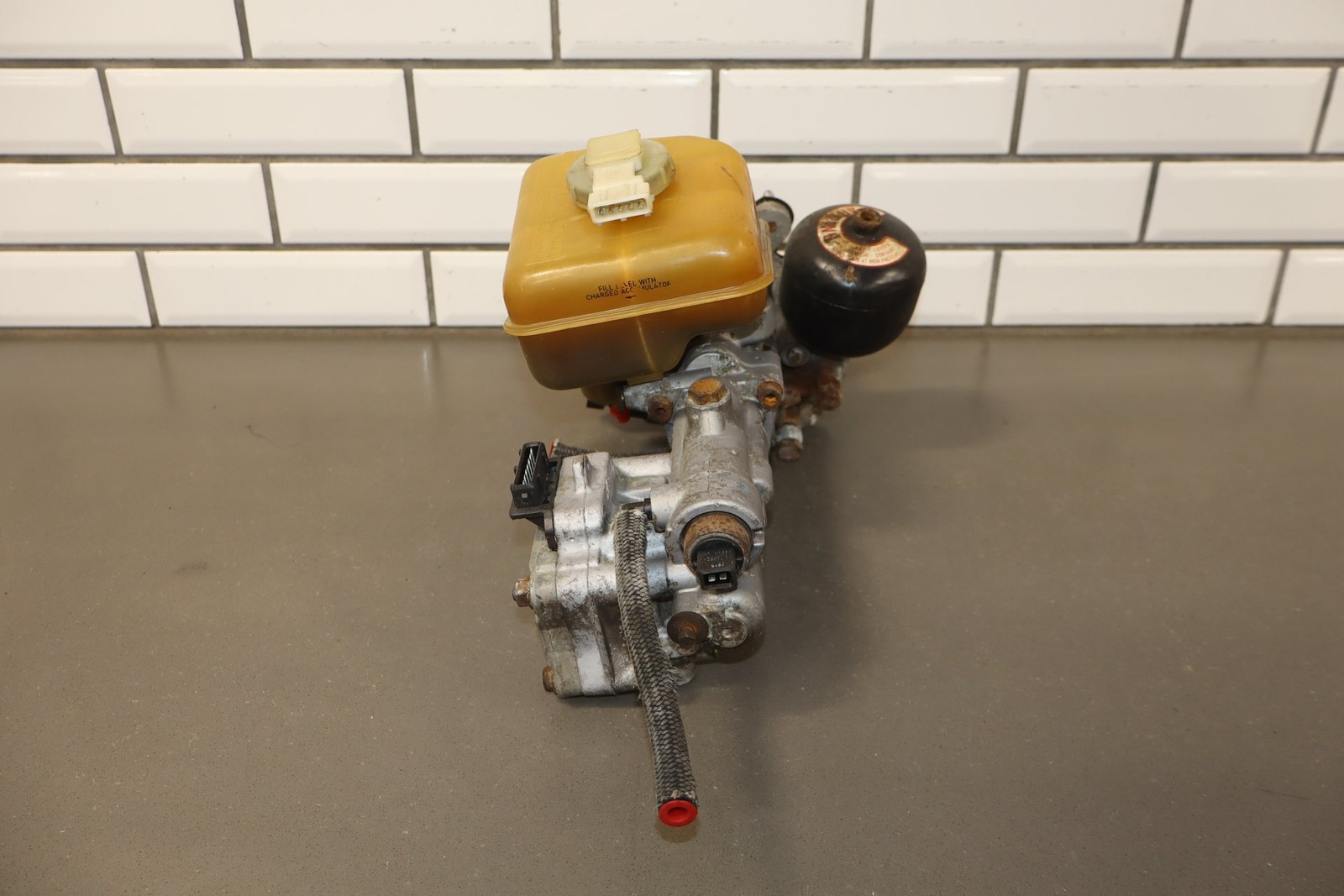1987 Lincoln Continental Brake Booster with Master Cylinder
