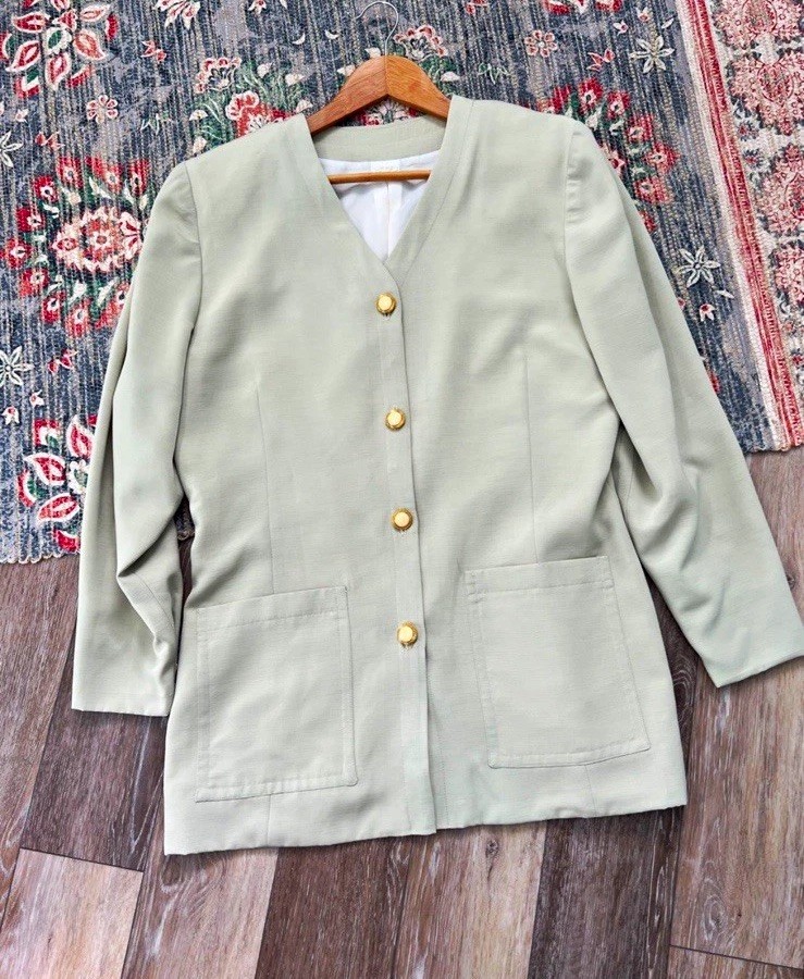 Vintage Womens Green Skirt Suit Set V Neck Jacket Gold Buttons 36/28 Vintage Womens Green Skirt Suit Set V Neck Jacket Gold Buttons 36/28
