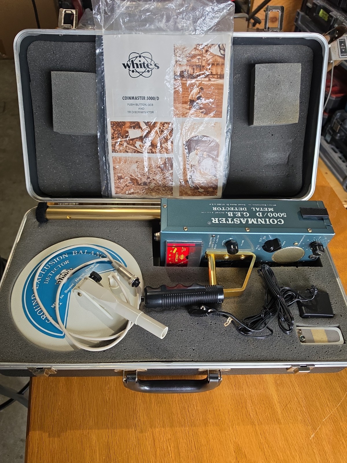 Vintage Whites Coinmaster 5000/D G.E.B. Metal Detector complete kit with case Vintage Whites Coinmaster 5000/D G.E.B. Metal Detector complete kit with case