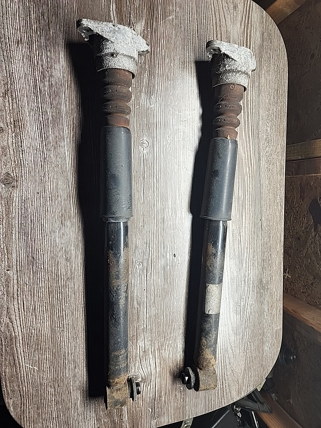 2006-2011 AUDI A6 C6 REAR LEFT & RIGHT SHOCK STRUT ABSORBER SET OF 2 GENUINE OEM 2006-2011 AUDI A6 C6 REAR LEFT & RIGHT SHOCK STRUT ABSORBER SET OF 2 GENUINE OEM