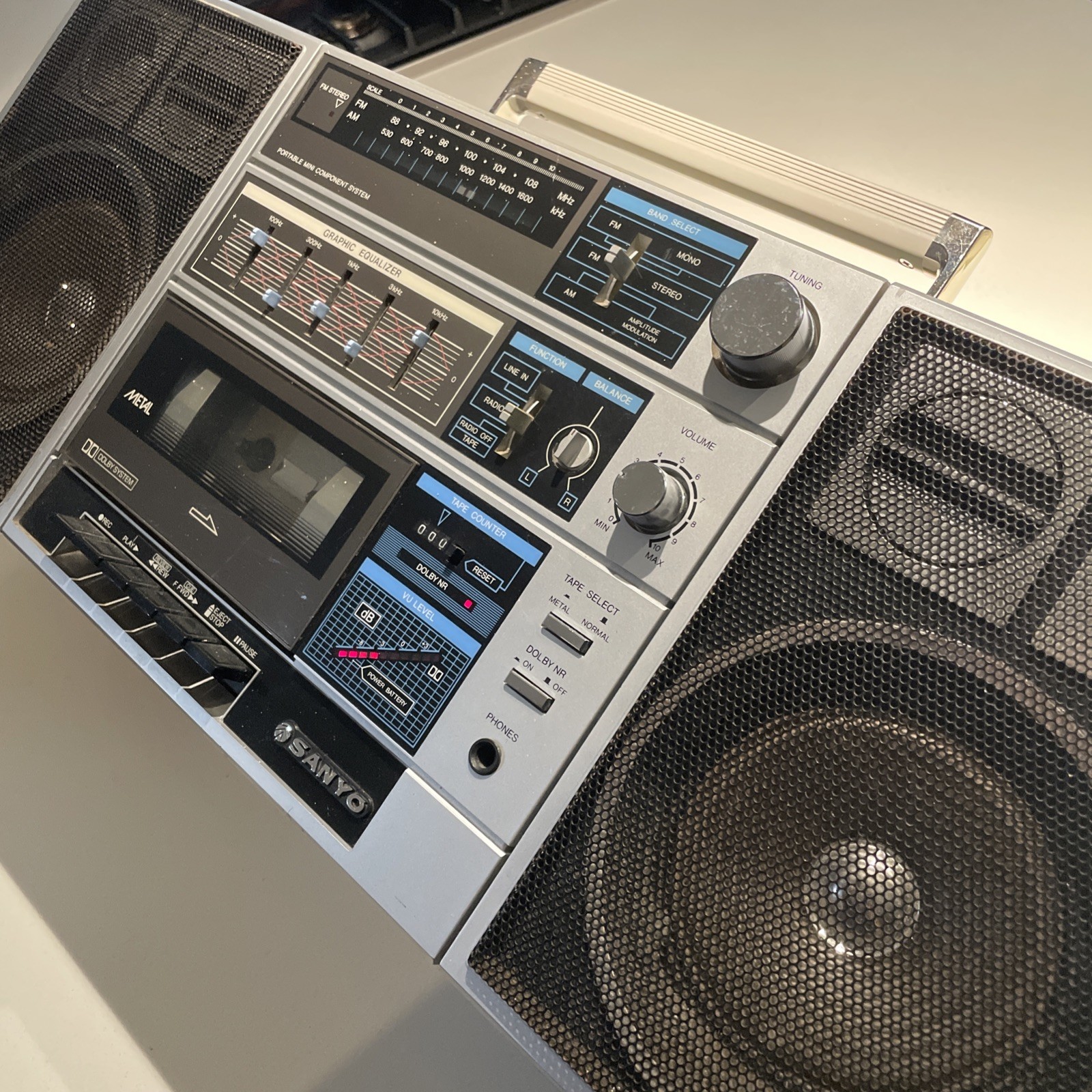 Sanyo C30 Boombox AM/FM Radio Cassette Player Detachable Speakers Vintage Read