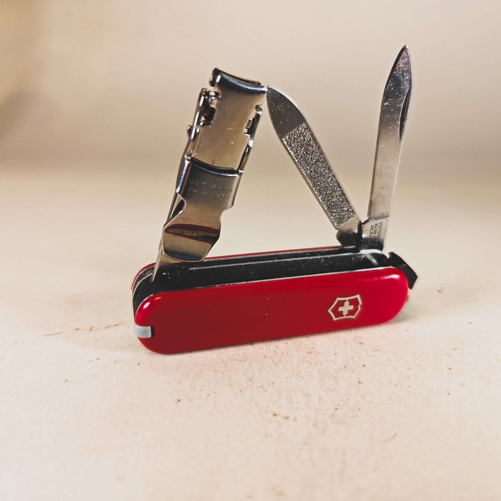 Victorinox Nail Clip 580 Swiss Army Knife Red