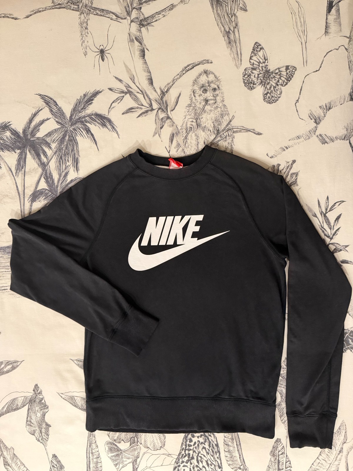 Nike Men\'s S Crewneck Sweatshirt Black Faded Vintage Wash Big Logo
