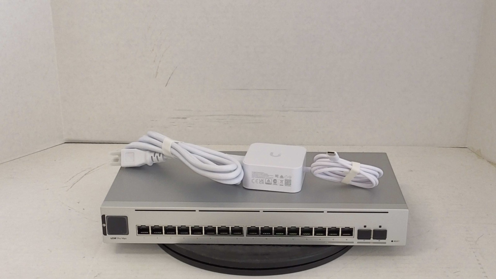 Ubiquiti USW-Pro-Max-16 USW Pro Max 16-Port Switch Ubiquiti USW-Pro-Max-16 USW Pro Max 16-Port Switch