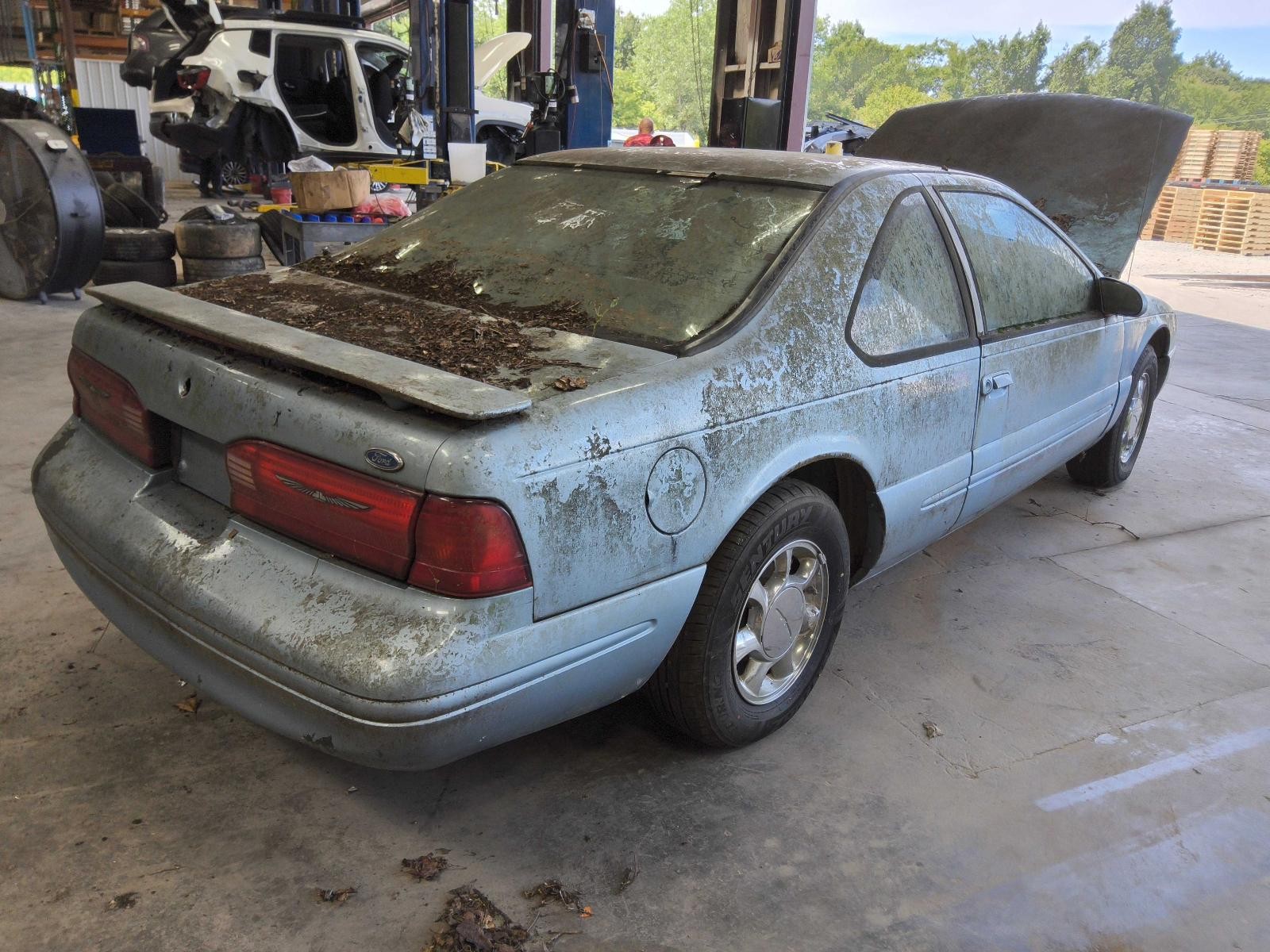 Used Differential Carrier Assembly fits: 1997 Ford Thunderbird 8.8\