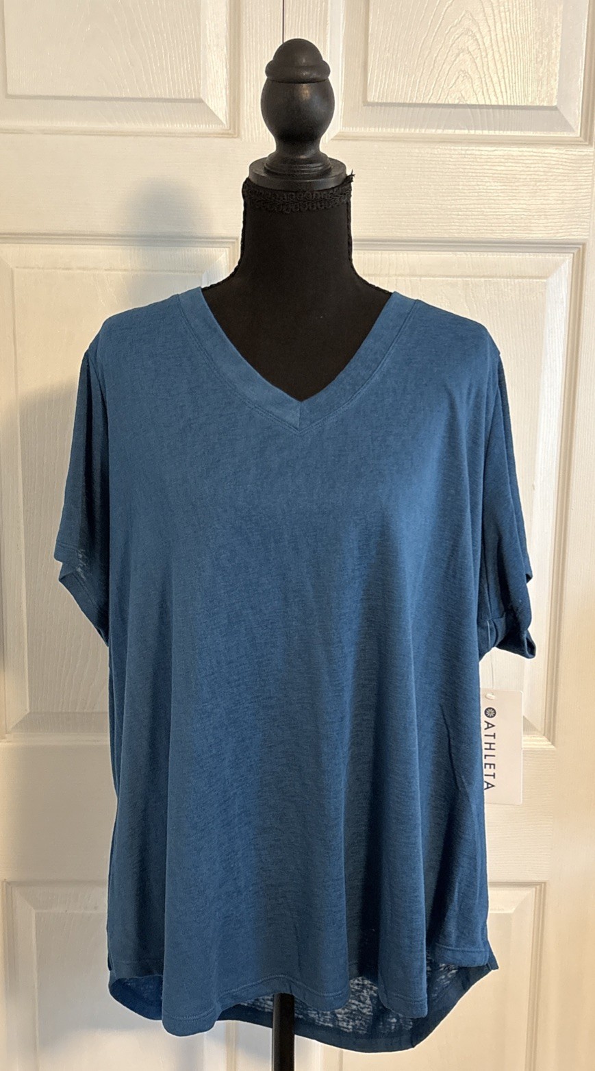 ATHLETA New With Tag Women’s Breezy Scoop V-Neck Shirt Tee Size 2XL Teal Blue ATHLETA New With Tag Women’s Breezy Scoop V-Neck Shirt Tee Size 2XL Teal Blue