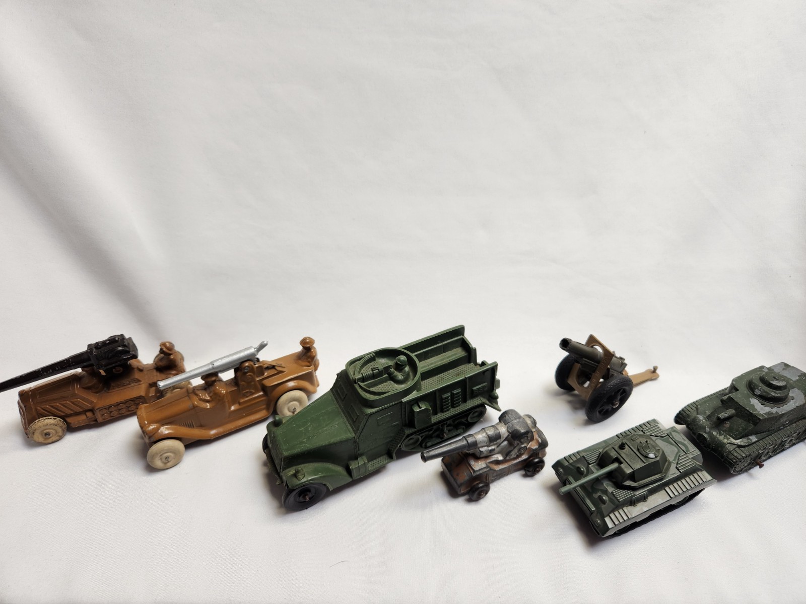 Vintage 1930’s Manoil Barclay Artillery Army Truck Lead Metal Cannon Cars Vintage 1930’s Manoil Barclay Artillery Army Truck Lead Metal Cannon Cars