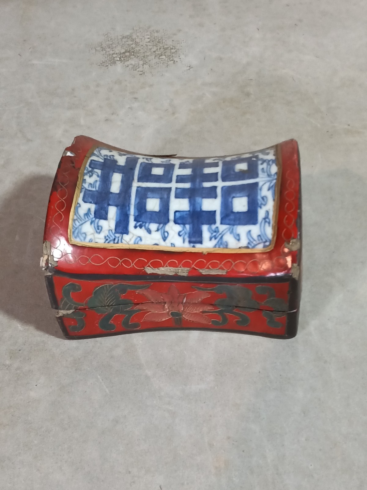 Vintage Chinese Red Lacquered Wood Shard Trinket Box With Porcelain Top Vintage Chinese Red Lacquered Wood Shard Trinket Box With Porcelain Top