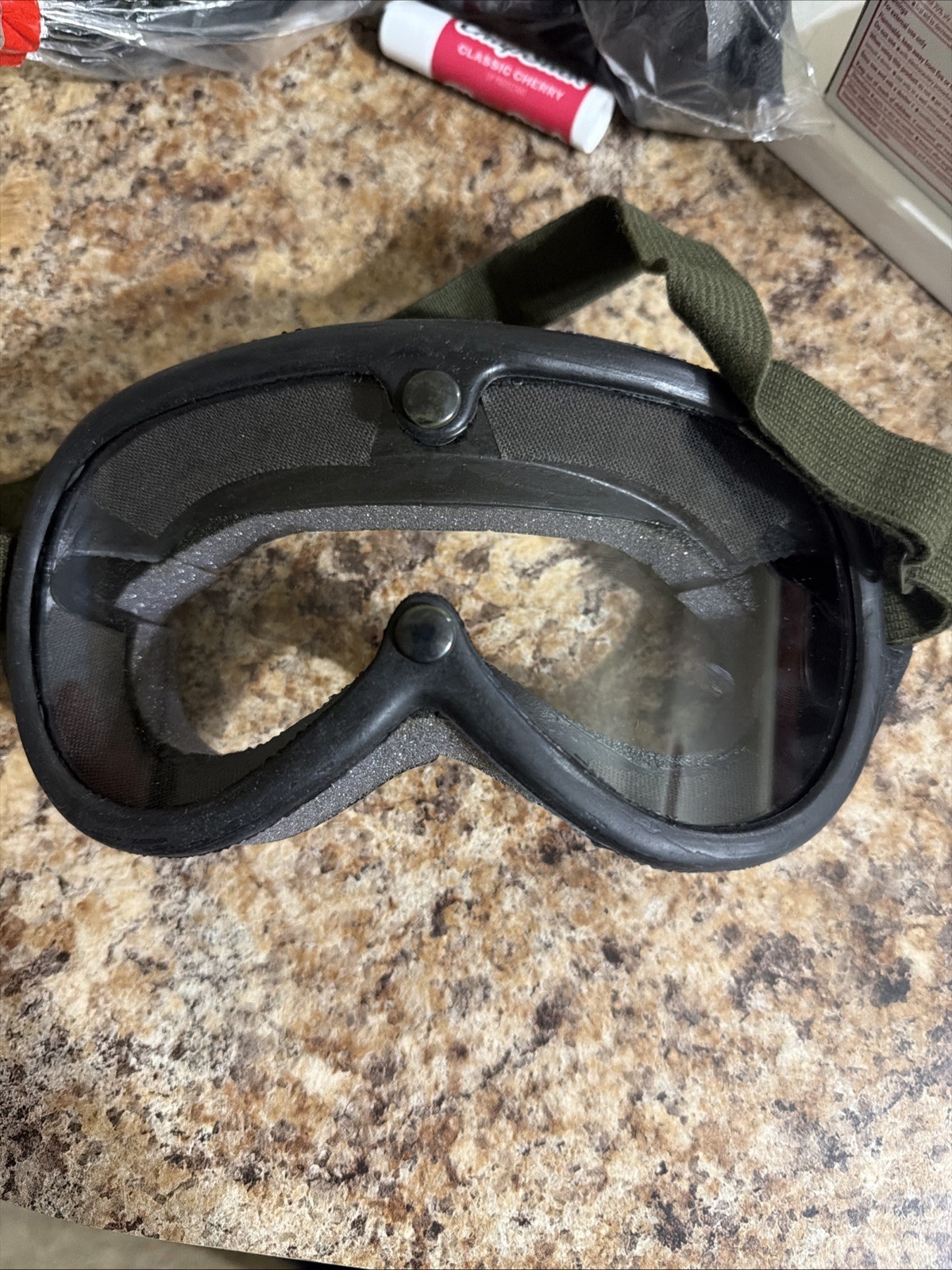 1983 Military issue Goggles, Sun, Wind, and Dust NSN 8465-01-004-2893 +Box 1983 Military issue Goggles, Sun, Wind, and Dust NSN 8465-01-004-2893 +Box