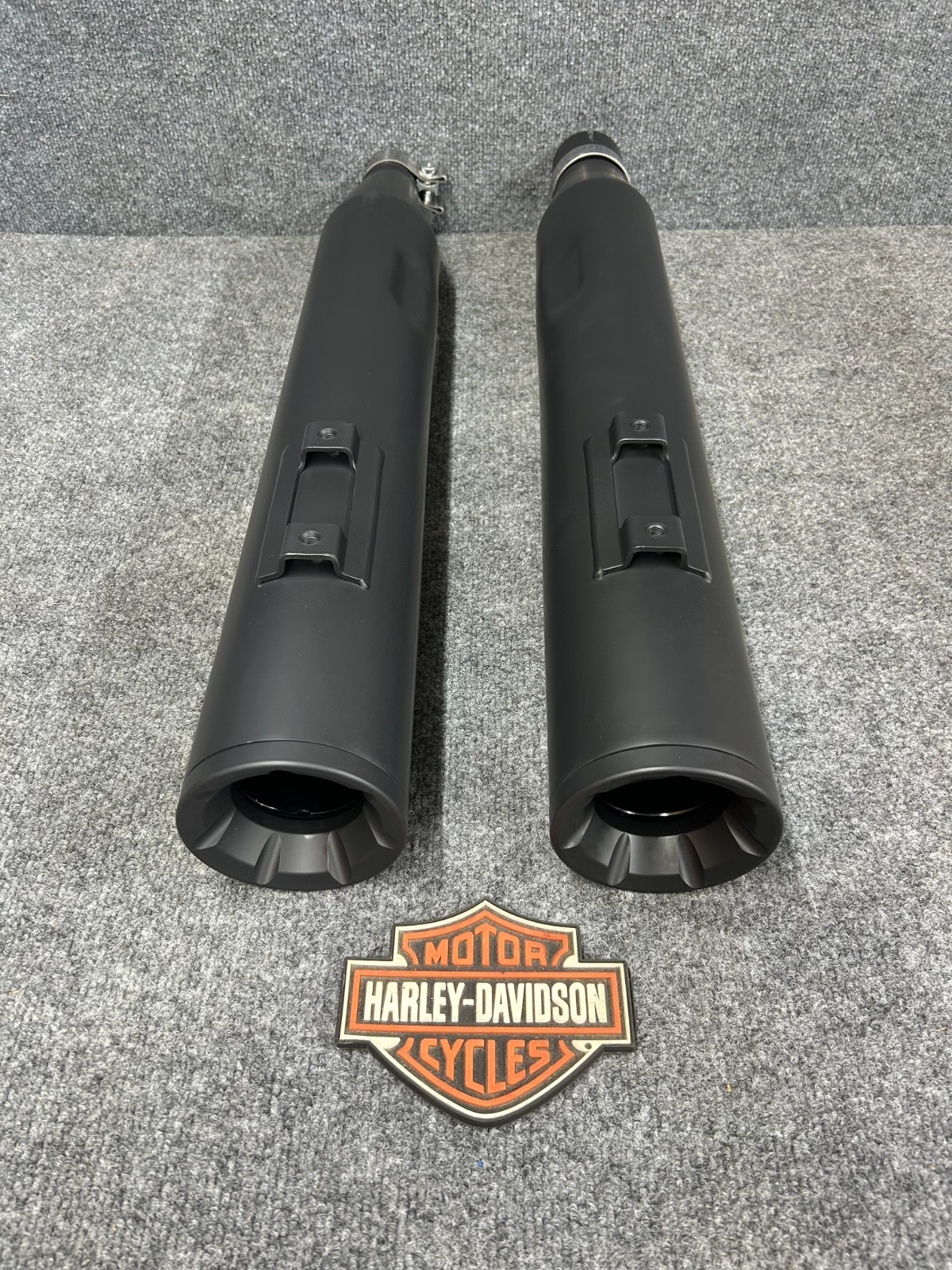 Vance & Hines Eliminator 400 Dual Black Slip-On Mufflers HARLEY 2017+ TOURING Vance & Hines Eliminator 400 Dual Black Slip-On Mufflers HARLEY 2017+ TOURING