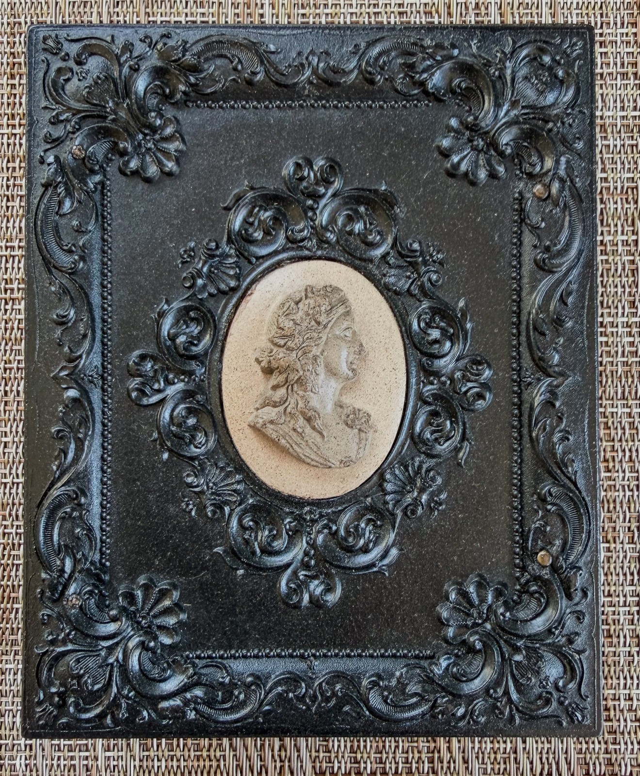 Quarter Plate Union Case with Cameo Insert, Portrait of Distinguished Man