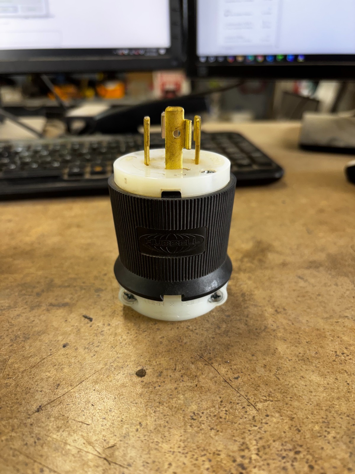 P&S L1420-P Twist Turn 20A Locking Connector Plug L1420P 125/250V P&S L1420-P Twist Turn 20A Locking Connector Plug L1420P 125/250V