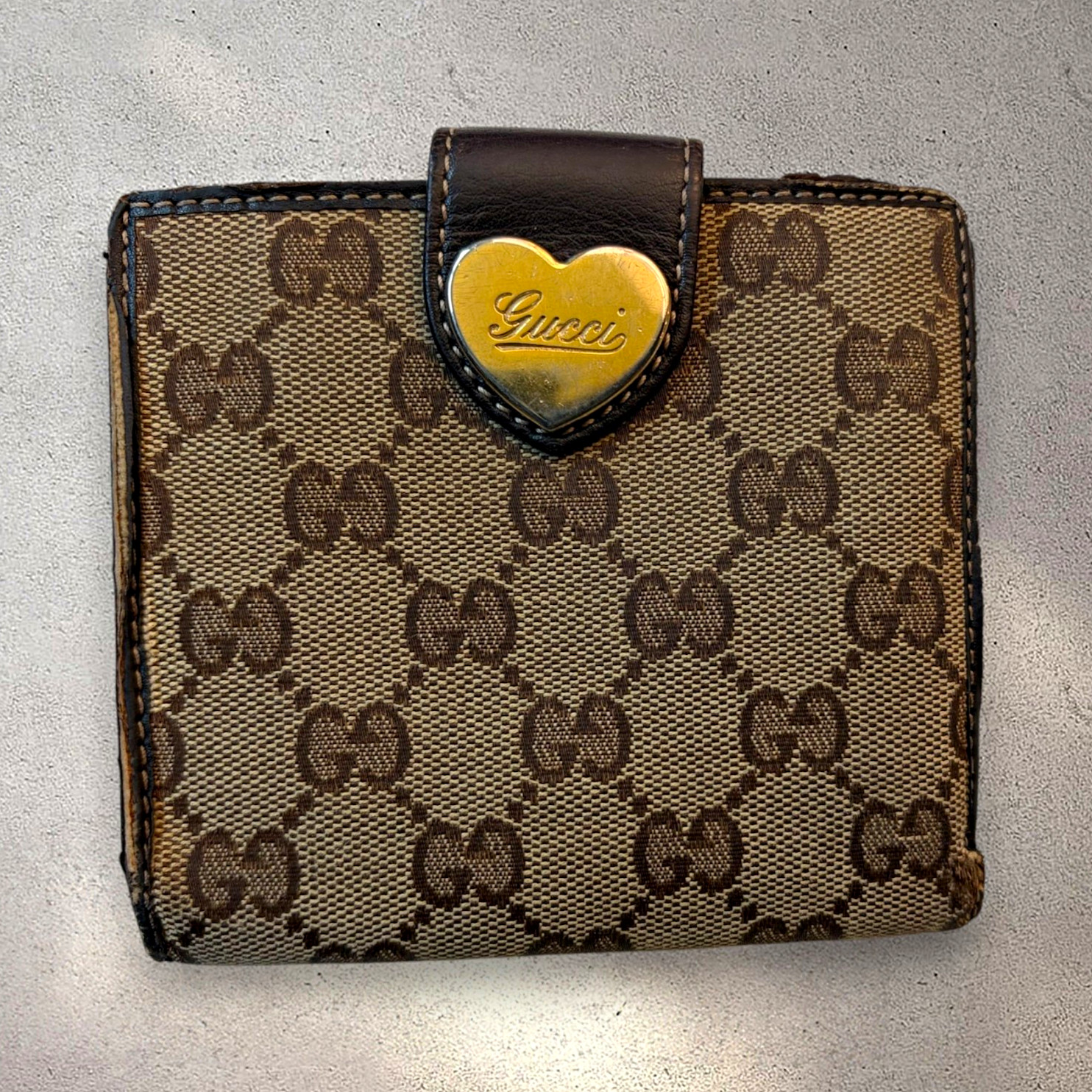 Gucci GG Canvas Heart Logo Bifold Wallet Brown Leather Gold-Tone Heart Snap