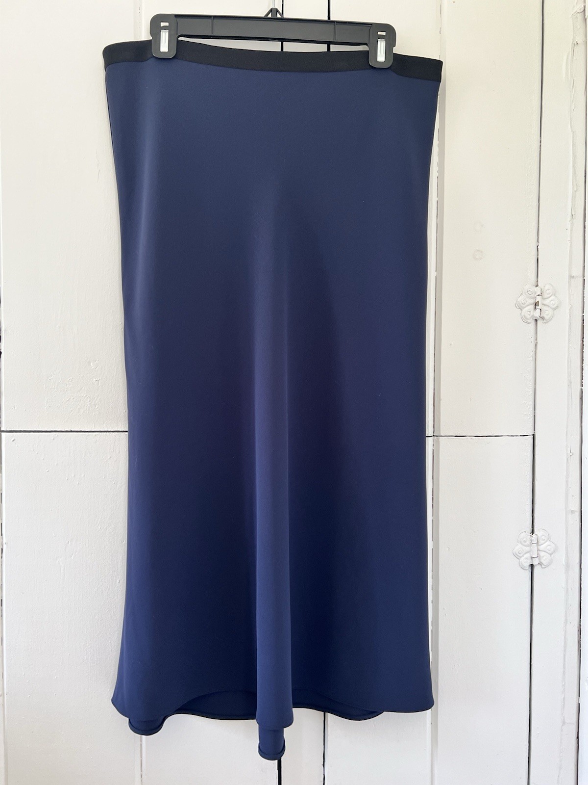 VINCE Navy Blue Polyester Midi Skirt Elastic Waist Pull-On Stretch Size Large VINCE Navy Blue Polyester Midi Skirt Elastic Waist Pull-On Stretch Size Large