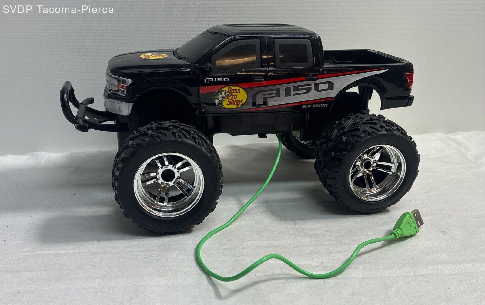 New Bright Ford F-150 Bass Pro Shop RC Monster Truck 37UHW Black 2.4GHz Untested