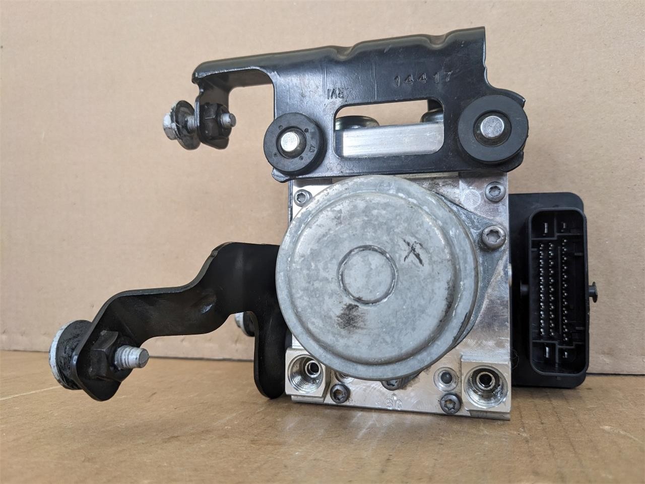 84256787 OEM Genuine 2017-2019 GMC Yukon XL 1500 ABS Anti-Lock Pump Module