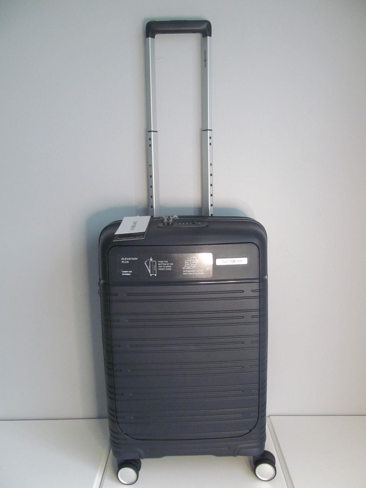 Samsonite 2026 Navy Elevation Plus Fast Entry Tech Pocket Carry-on Spinner, NWT Samsonite 2026 Navy Elevation Plus Fast Entry Tech Pocket Carry-on Spinner, NWT
