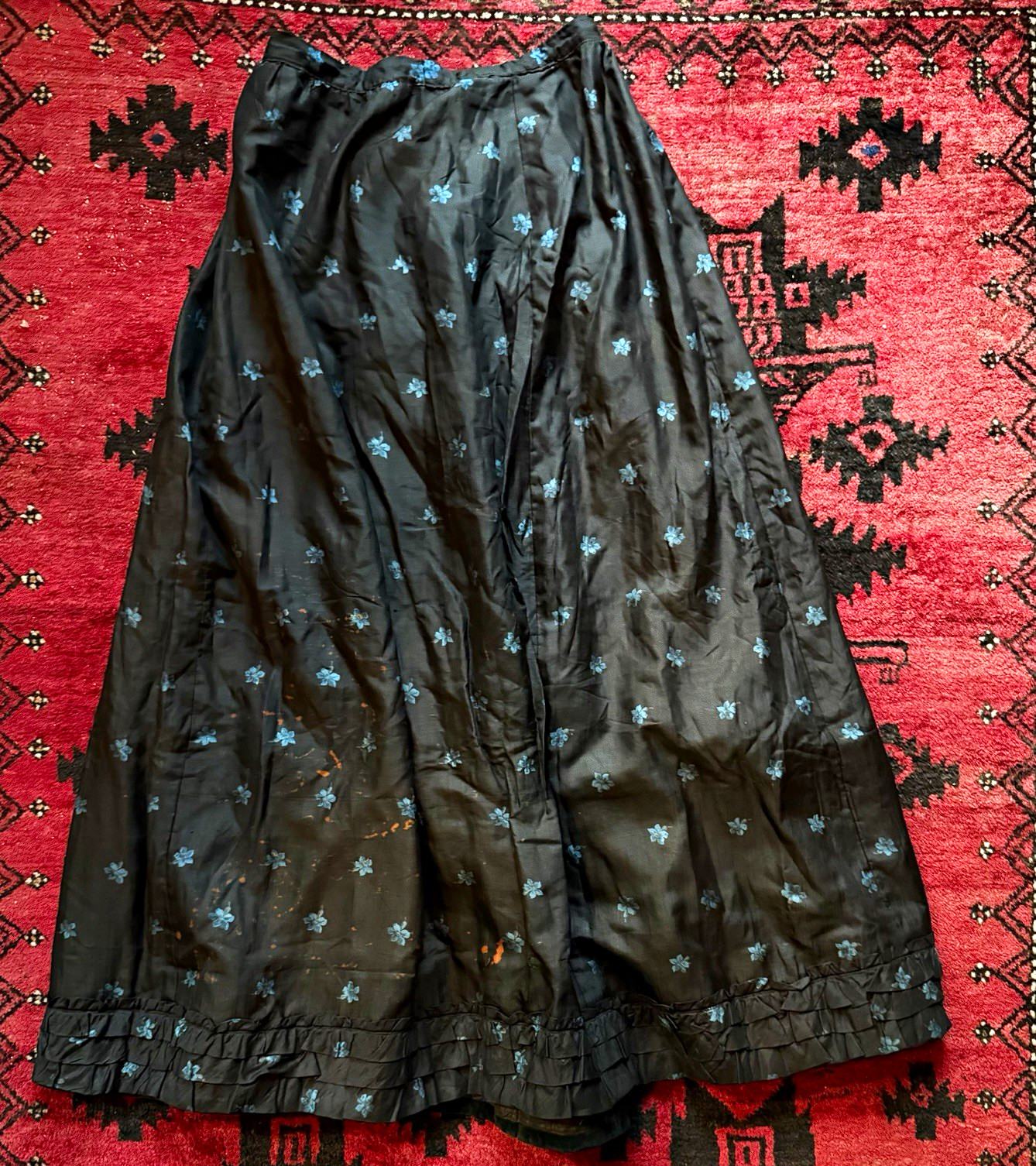 Antique Vtg 1880s Victorian Silk Taffeta Walking Skirt Cartridge Pleats 27 Waist Antique Vtg 1880s Victorian Silk Taffeta Walking Skirt Cartridge Pleats 27 Waist