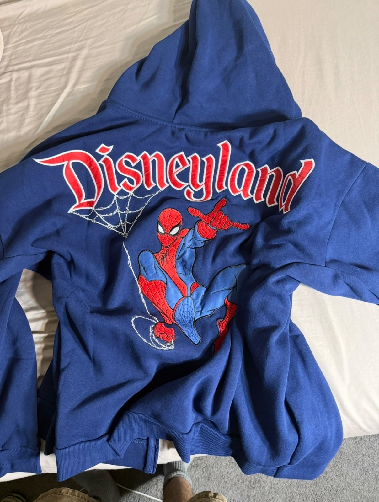 2026 Disneyland Spiderman Zip Up Sweatshirt Hoodie L NWT Disney Parks 2026 Disneyland Spiderman Zip Up Sweatshirt Hoodie L NWT Disney Parks