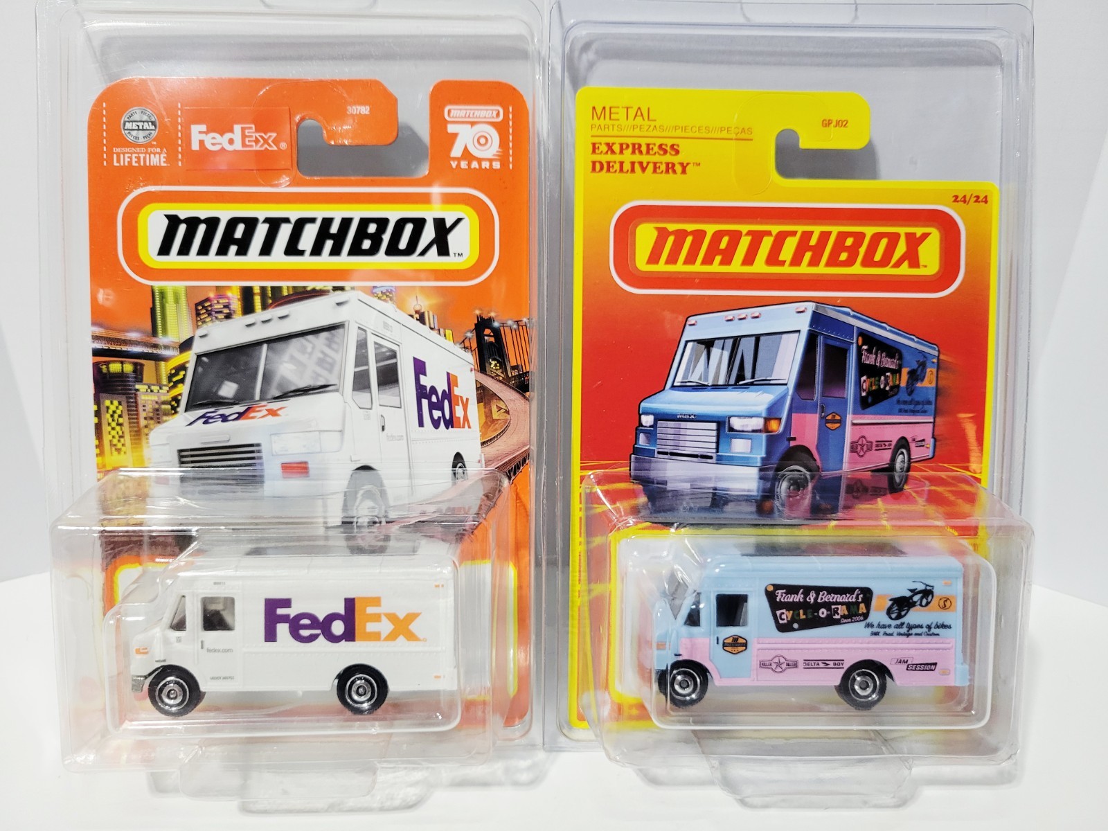 2022 Matchbox FedEx Express Delivery Truck ~ Target Exclusive Cycle-o-rama 