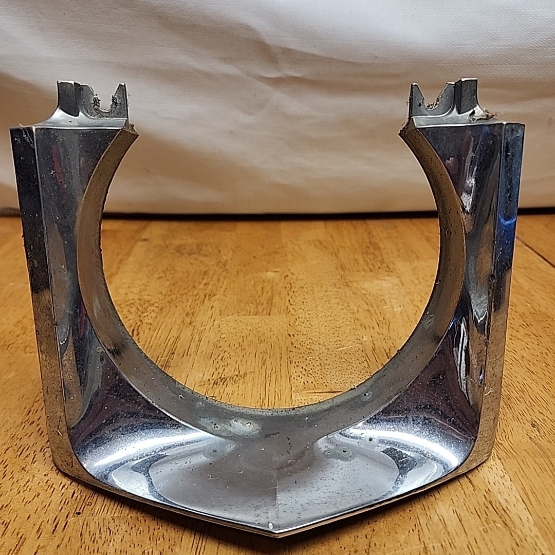 ORIGINAL CADILLAC FRONT LEFT OR RIGHT HEADLIGHT BEZEL LOWER CHROME 65 1965 OEM